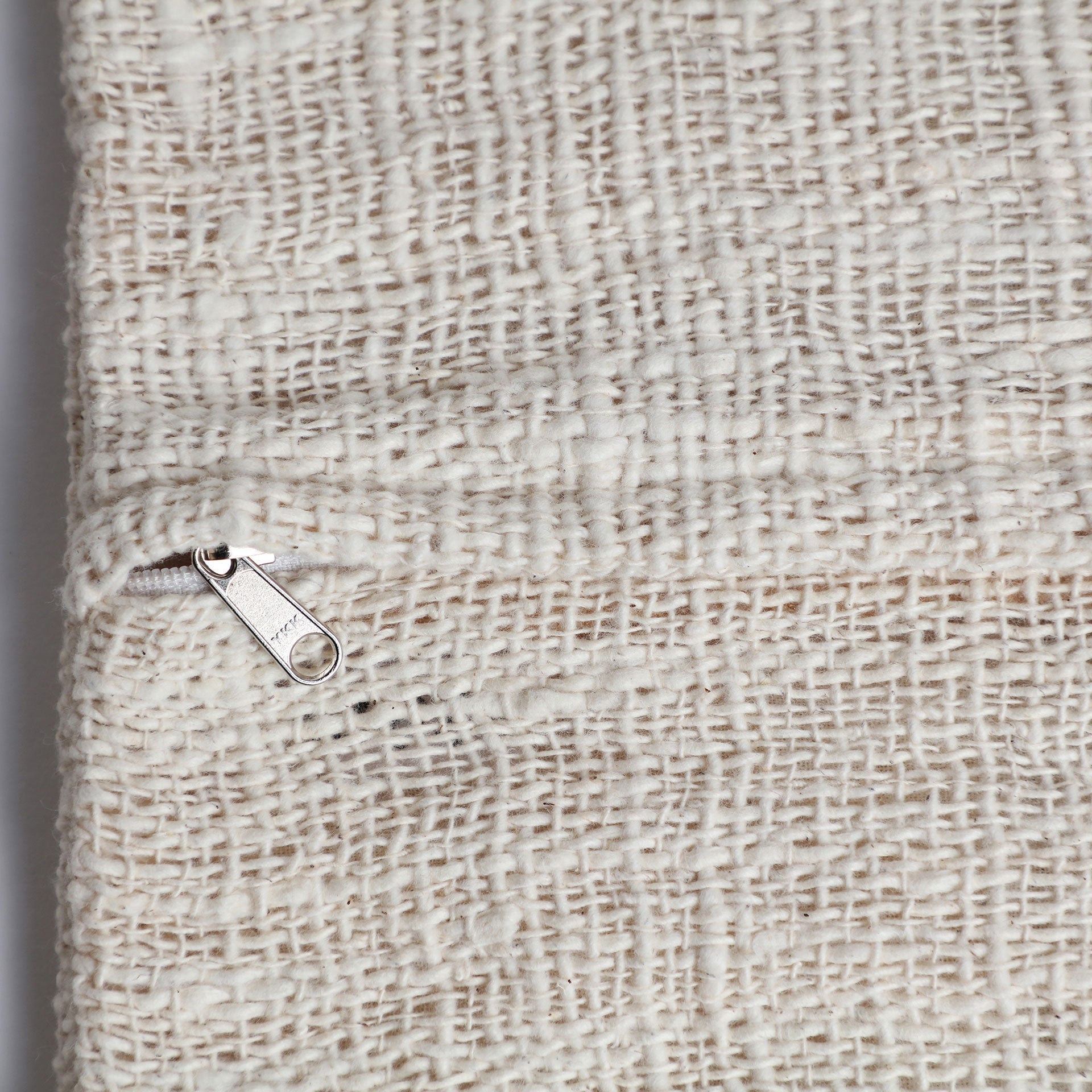 Coussin rectangulaire blanc cassé | VICAL Clancy | REMO-HOME, mobilier design et décoration d'intérieur