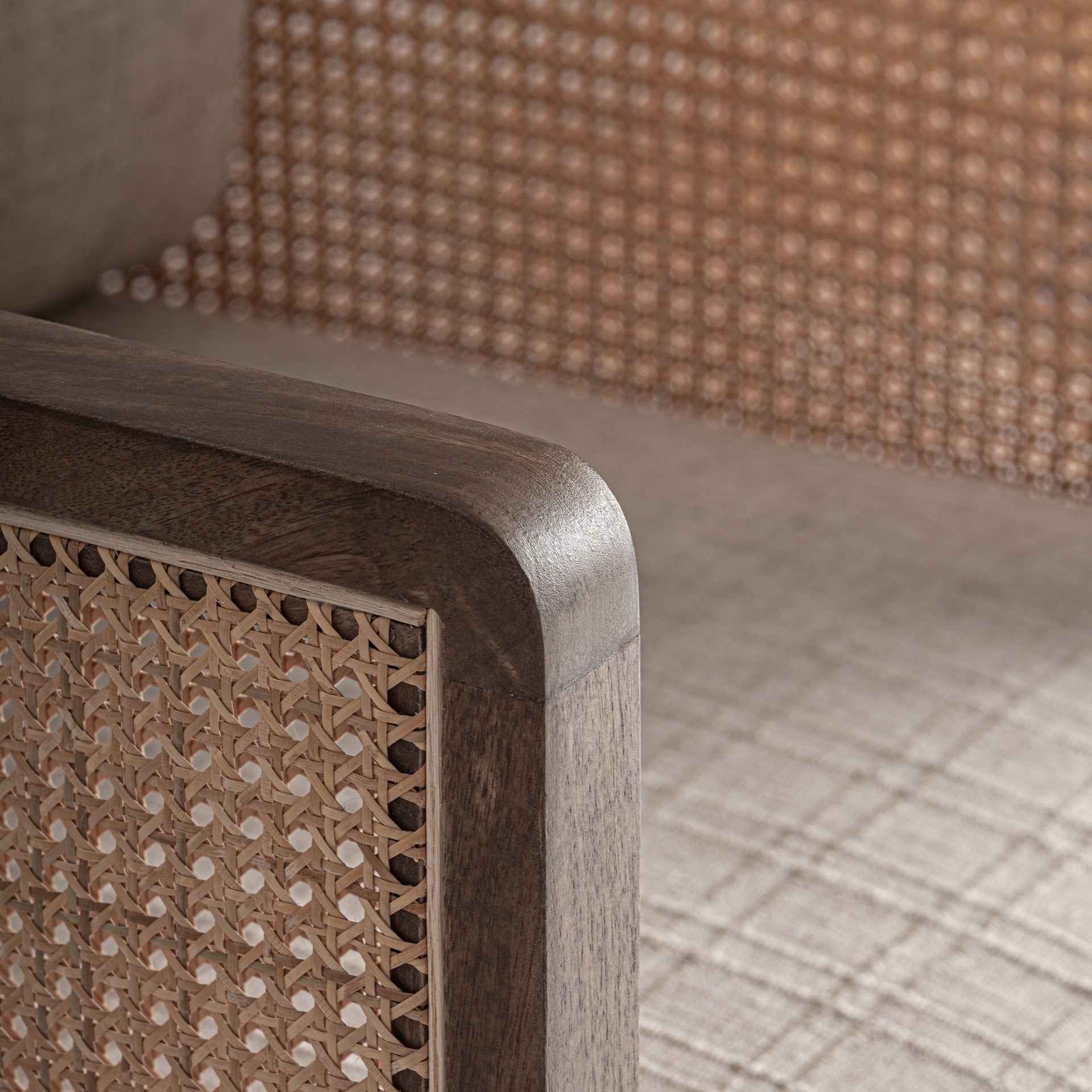 Fauteuil bois de manguier et tissu taupe | VICAL Breille | REMO-HOME, mobilier design et décoration d'intérieur