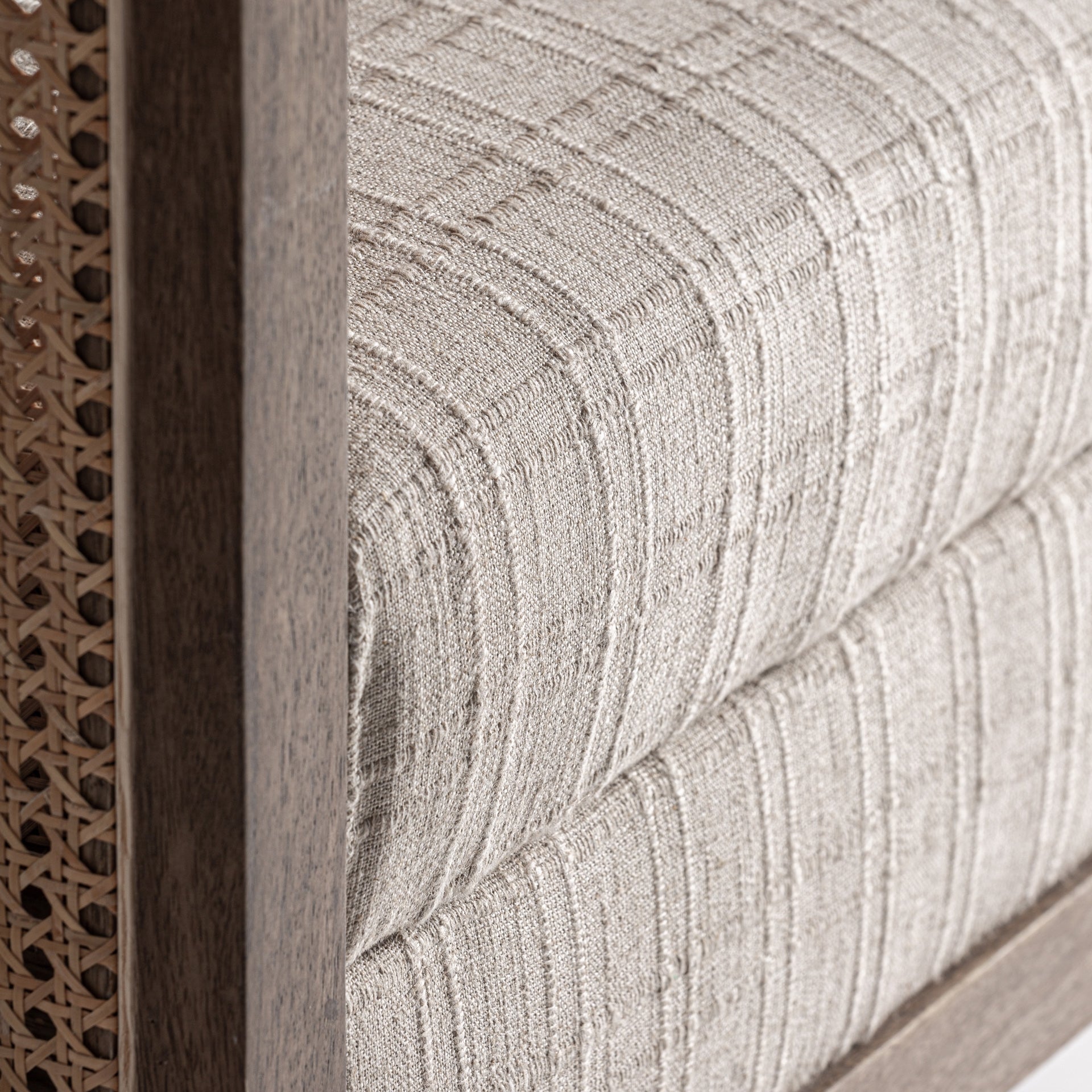 Fauteuil bois de manguier et tissu taupe | VICAL Breille | REMO-HOME, mobilier design et décoration d'intérieur