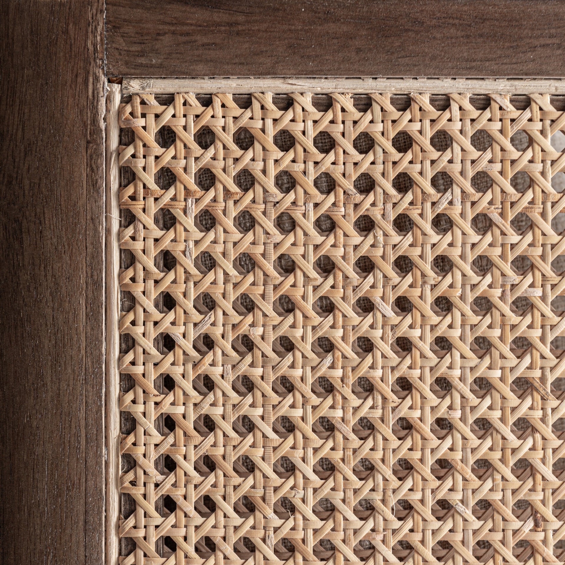 Fauteuil bois de manguier et tissu taupe | VICAL Breille | REMO-HOME, mobilier design et décoration d'intérieur