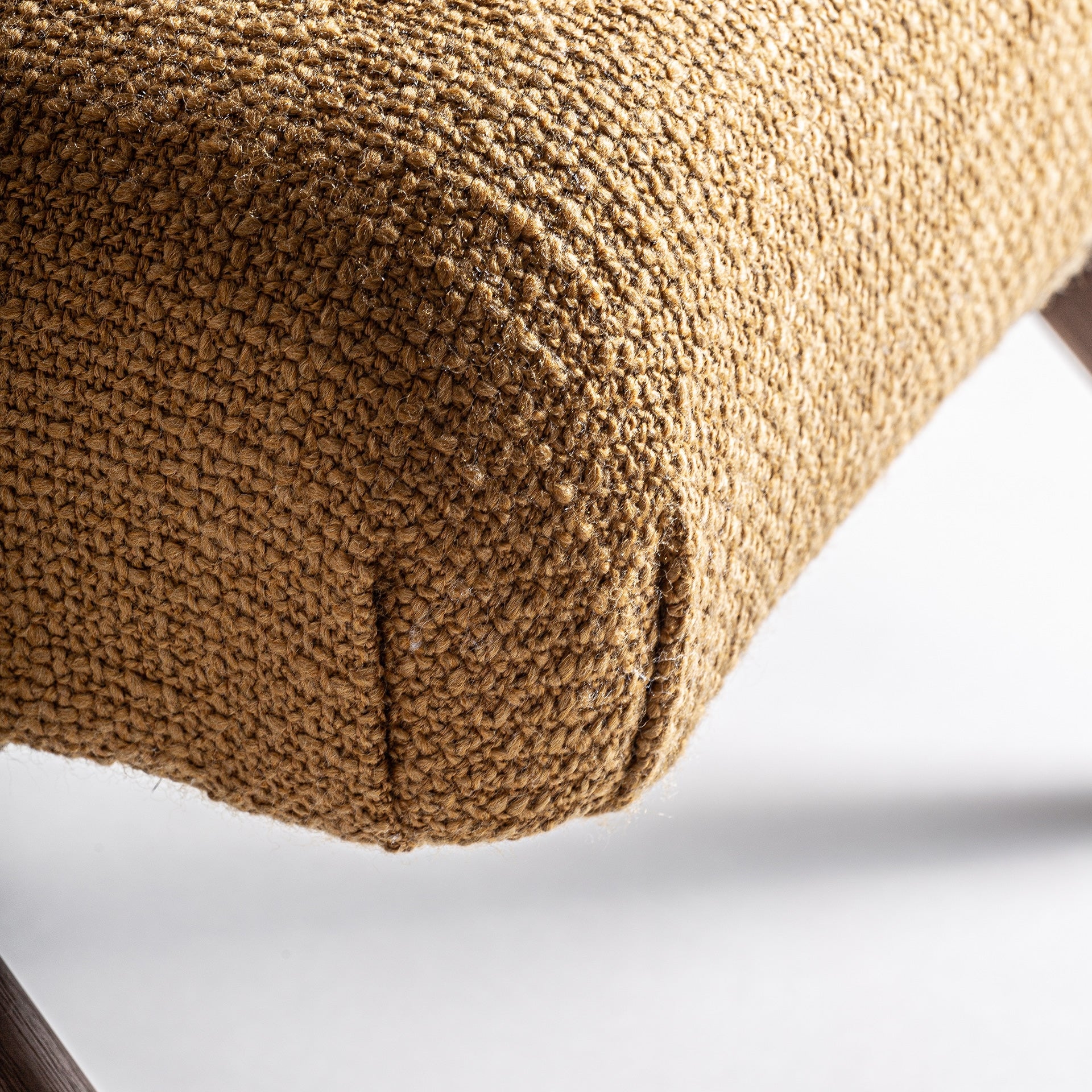 Fauteuil concept ocre tissu et bois de pin | VICAL Dolving | REMO-HOME, mobilier design et décoration d'intérieur