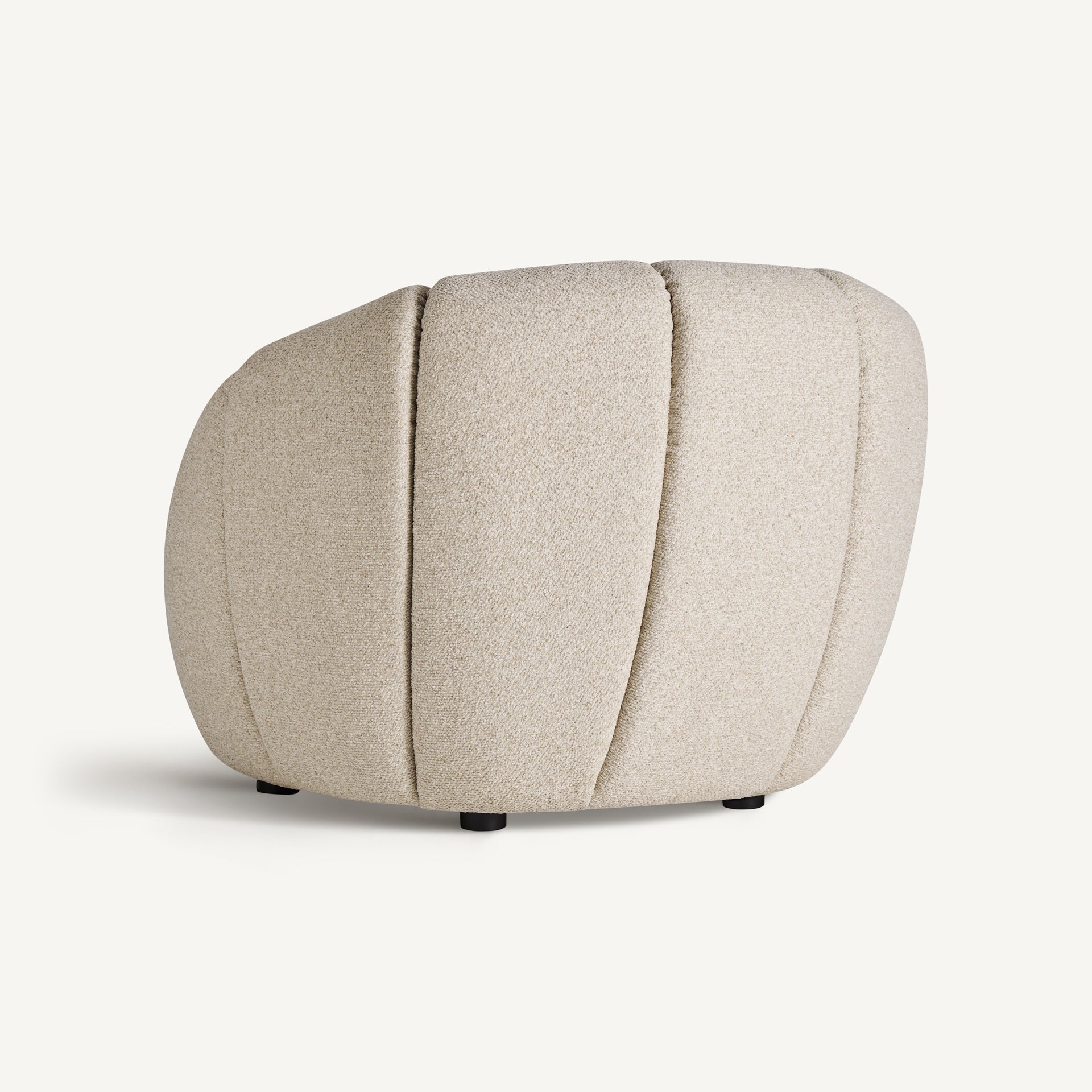 Fauteuil courbes beige | VICAL Lajoux | VICAL Lajoux | REMO-HOME, mobilier design et décoration d'intérieur