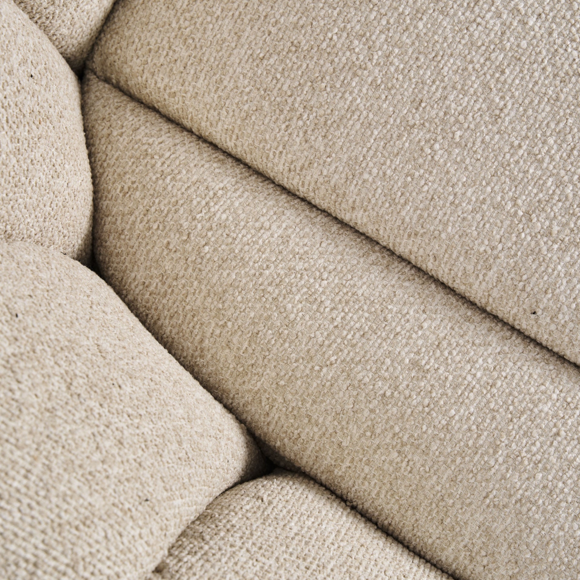 Fauteuil courbes beige | VICAL Lajoux | VICAL Lajoux | REMO-HOME, mobilier design et décoration d'intérieur