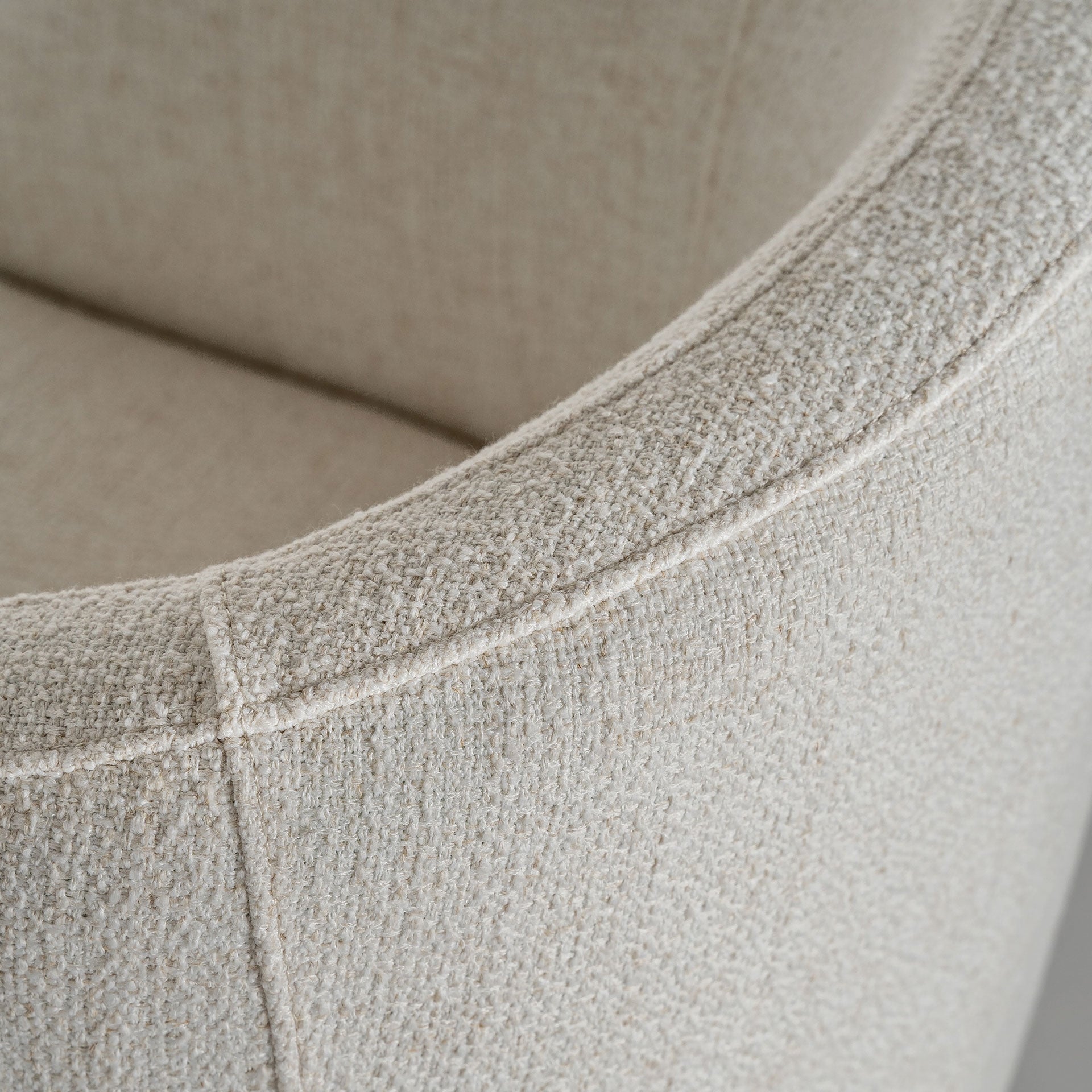 Fauteuil tissu blanc cassé et structure métal | VICAL Bilais | REMO-HOME, mobilier design et décoration d'intérieur