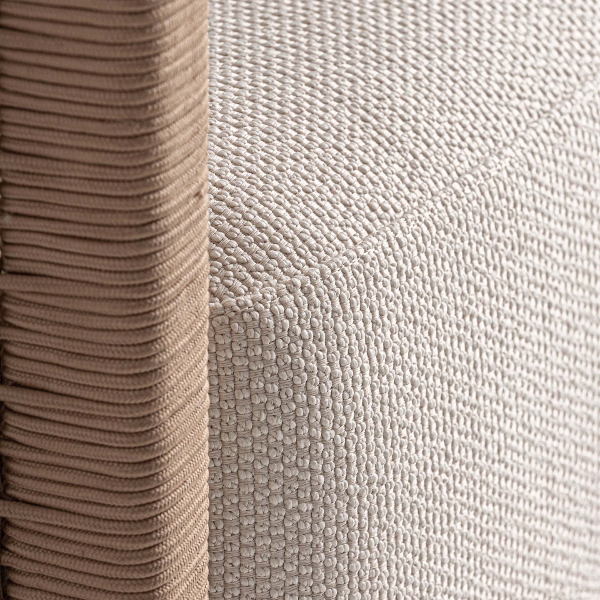 Fauteuil tissu blanc et teck recyclé | VICAL Trena | REMO-HOME, mobilier design et décoration d'intérieur