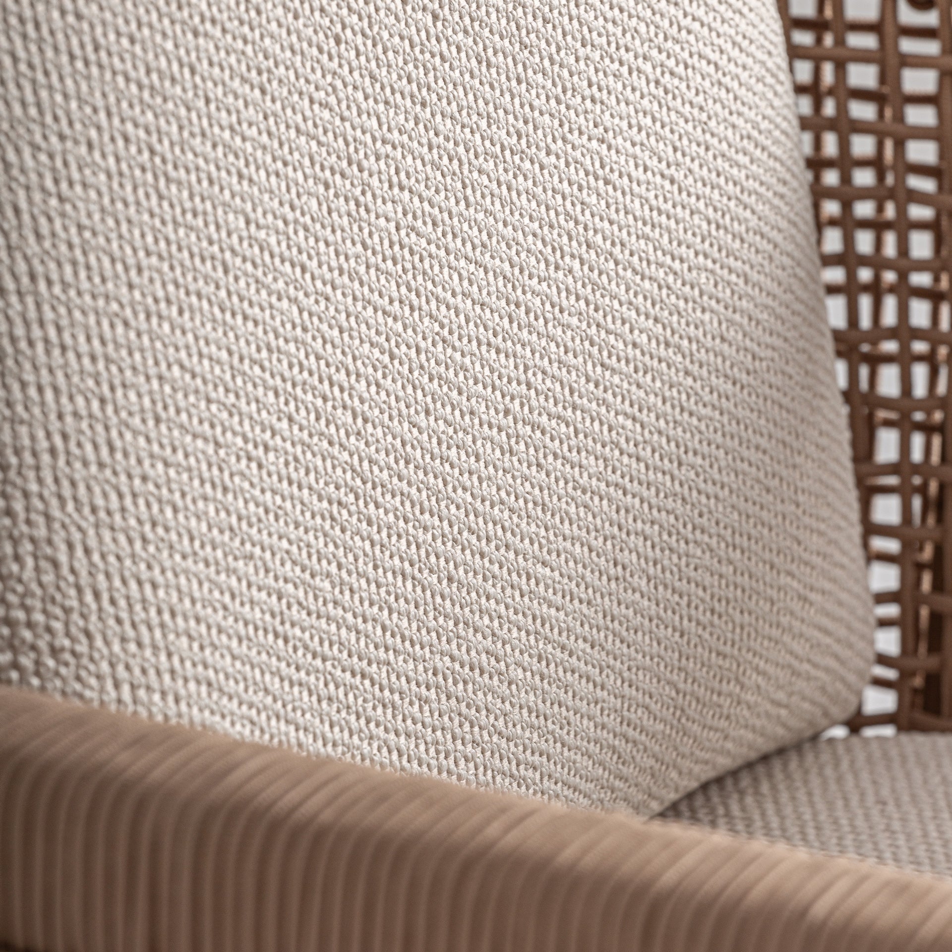 Fauteuil tissu blanc et teck recyclé | VICAL Trena | REMO-HOME, mobilier design et décoration d'intérieur