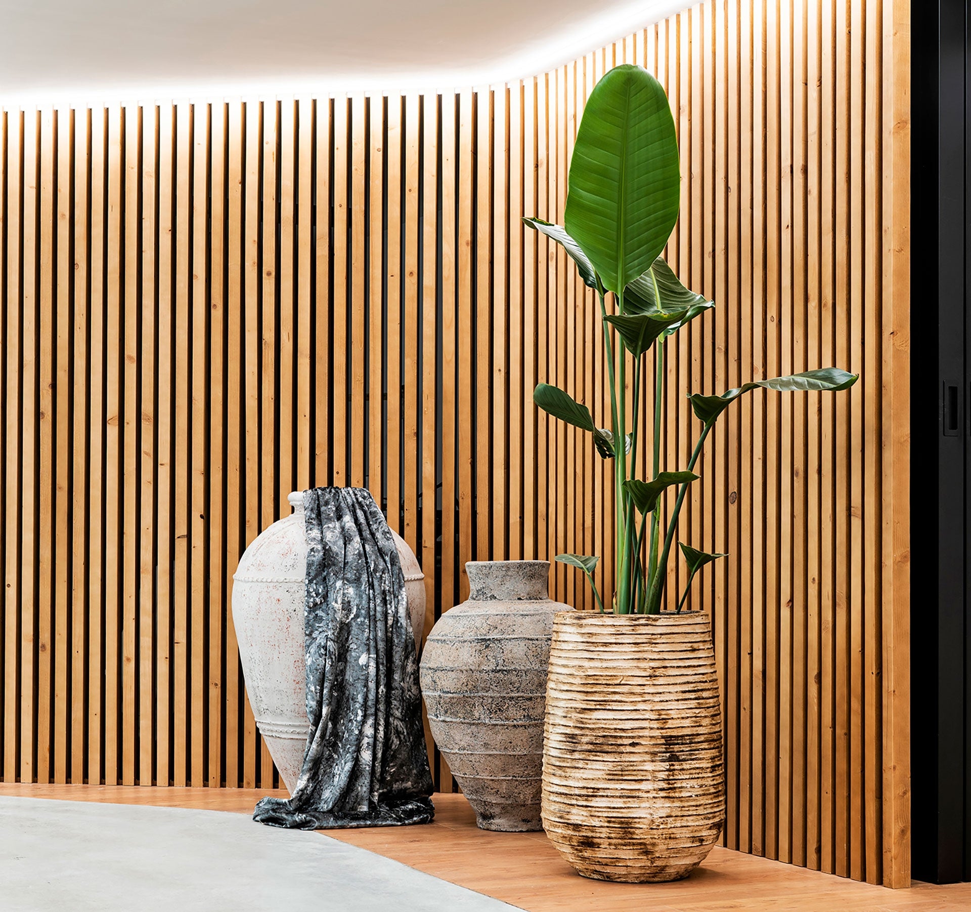 Jarre amphore terre cuite marron vieillie 90 cm | VICAL Aleksy | REMO-HOME, mobilier design et décoration d'intérieur