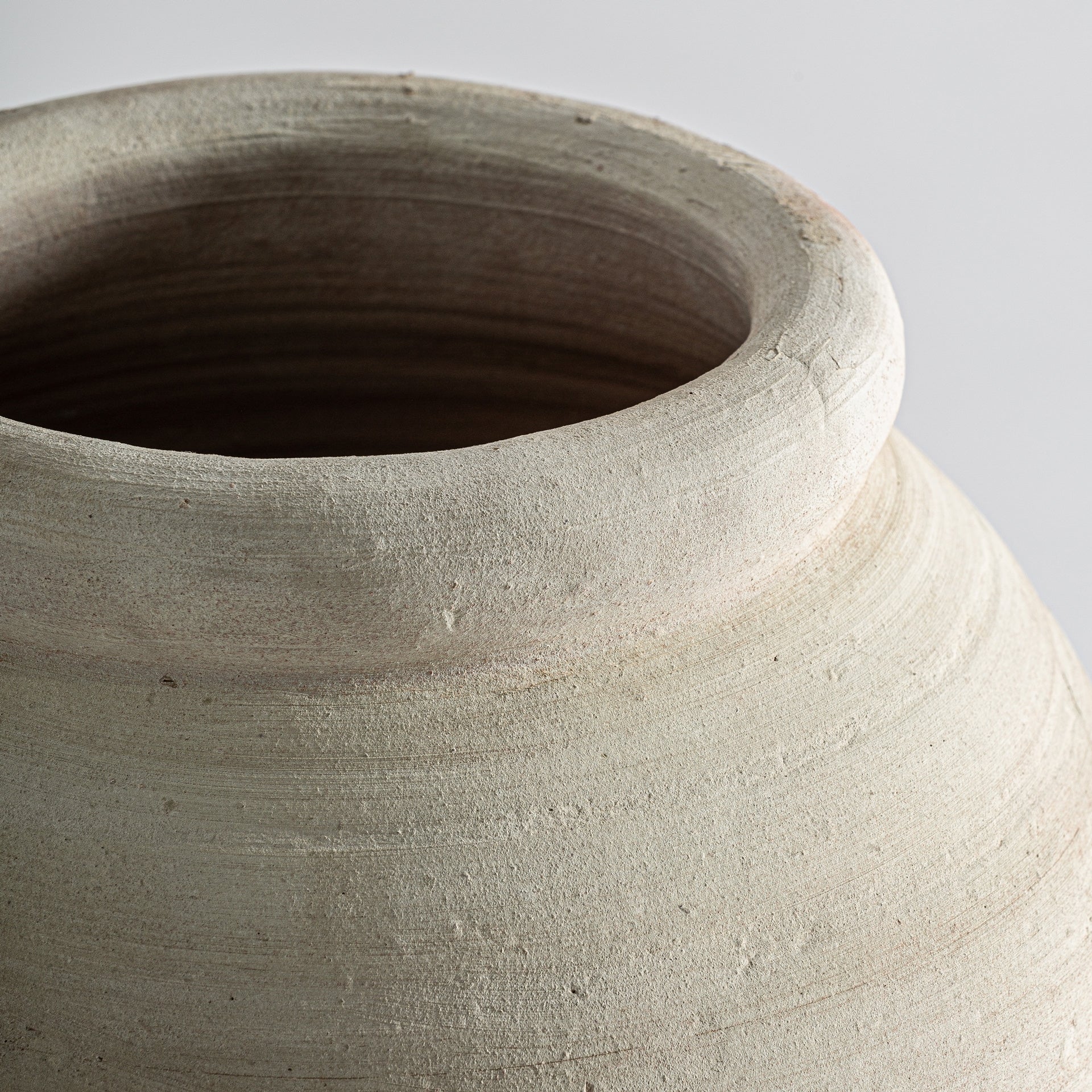 Jarre argile blanc vieilli 59 cm | VICAL Kowalski | REMO-HOME, mobilier design et décoration d'intérieur