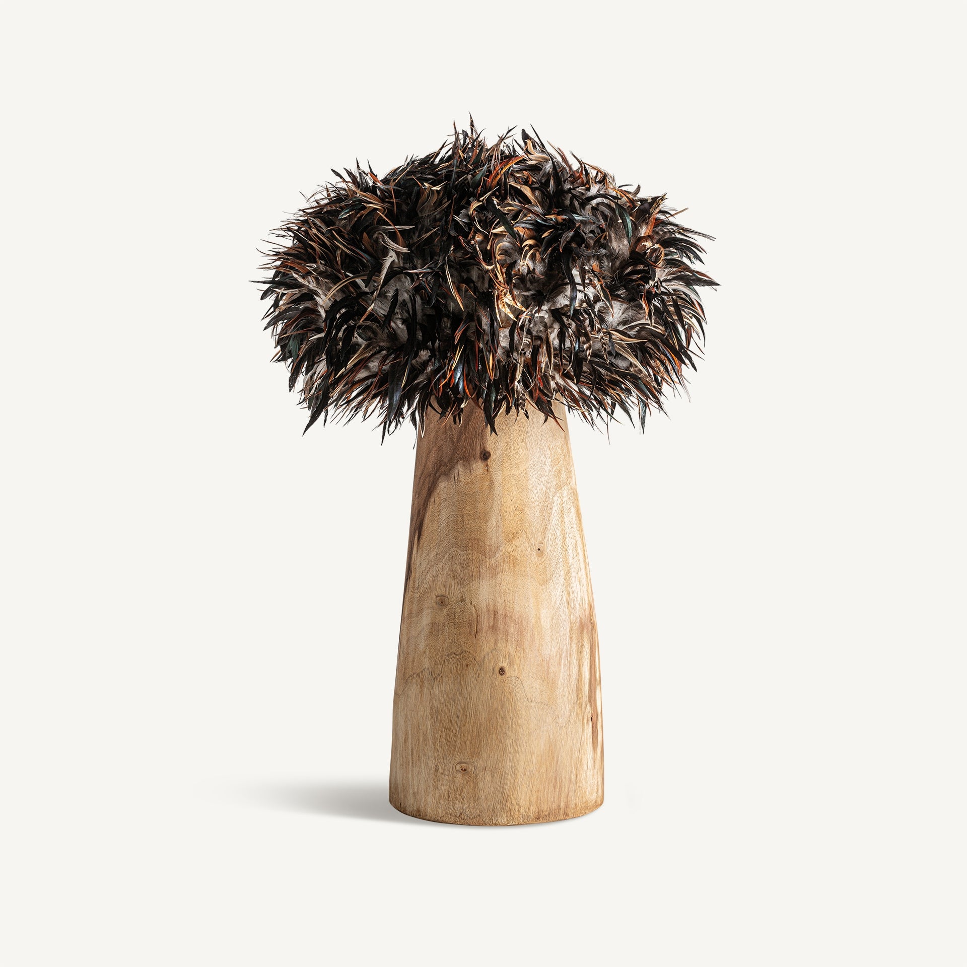 Lampe de salon en bois de teck et plumes | VICAL Ghedas | REMO-HOME, mobilier design et décoration d'intérieur