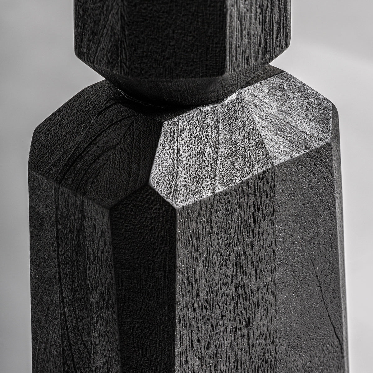 Lampe de table en bois de manguier noir | VICAL Cogne | REMO-HOME, mobilier design et décoration d'intérieur