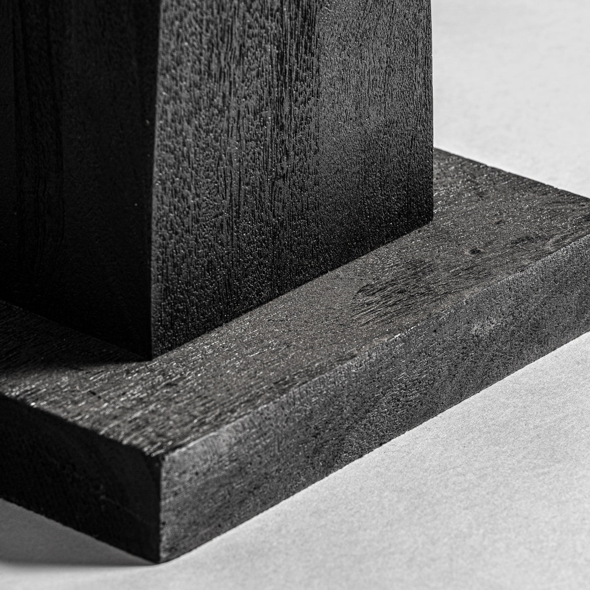 Lampe de table en bois de manguier noir | VICAL Cogne | REMO-HOME, mobilier design et décoration d'intérieur