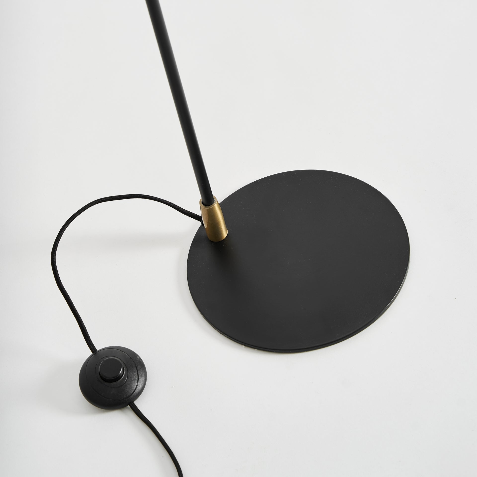 Lampe haute en métal et tissu | VICAL Seb | REMO-HOME, mobilier design et décoration d'intérieur