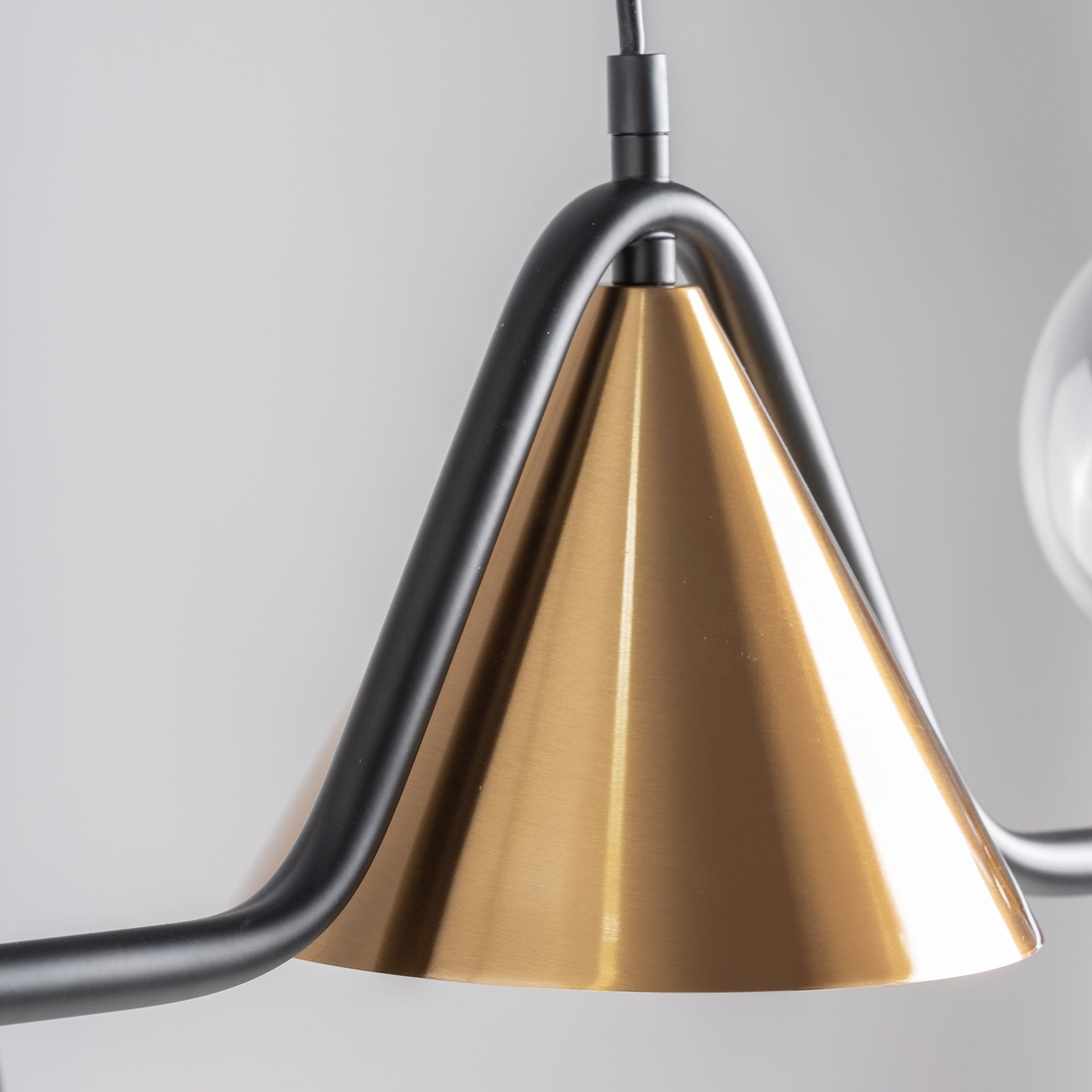 Lustre linéaire noir et cuivre | VICAL Fasha | REMO-HOME, mobilier design et décoration d'intérieur