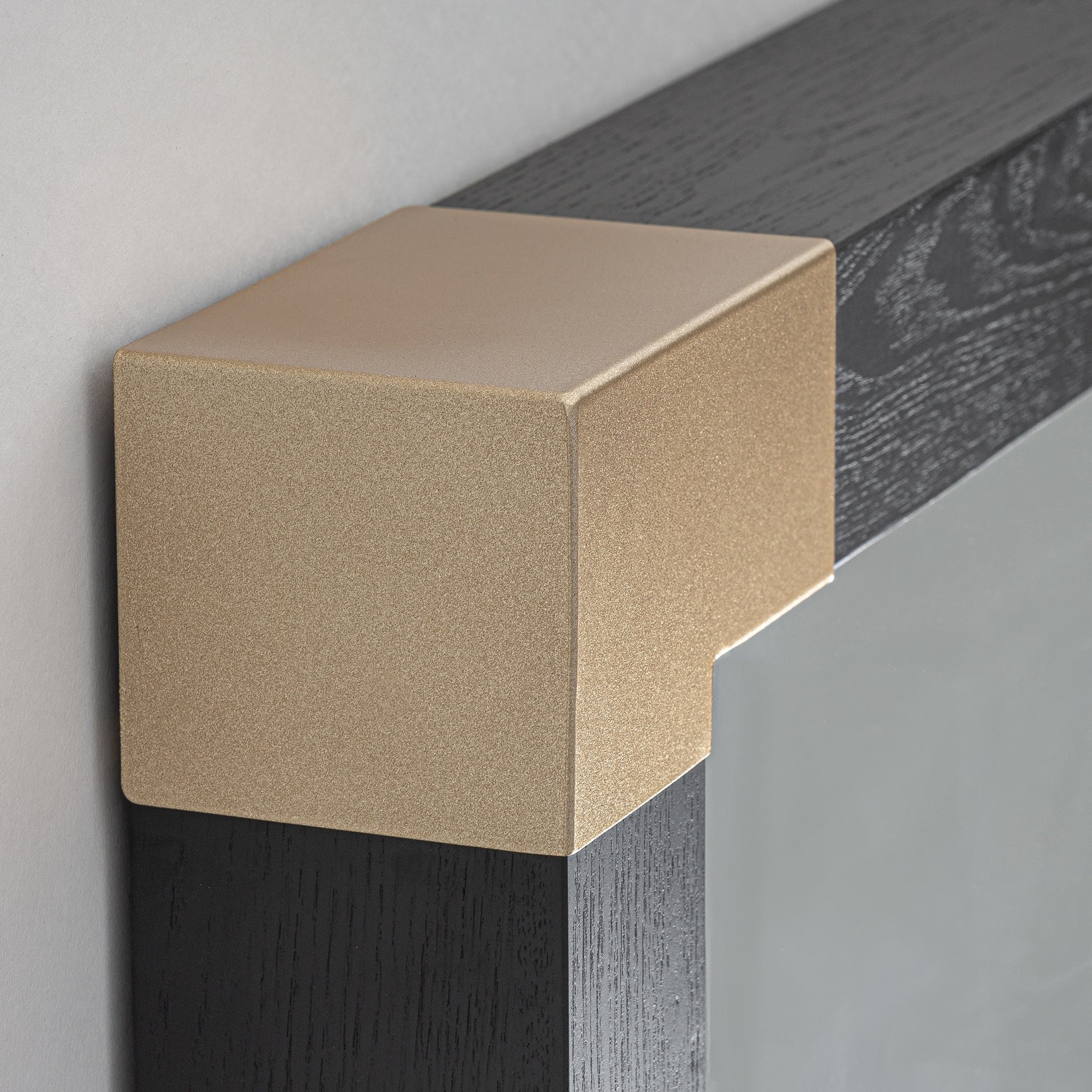 Miroir carré moderne frêne noir et doré | VICAL Delmont | REMO-HOME, mobilier design et décoration d'intérieur