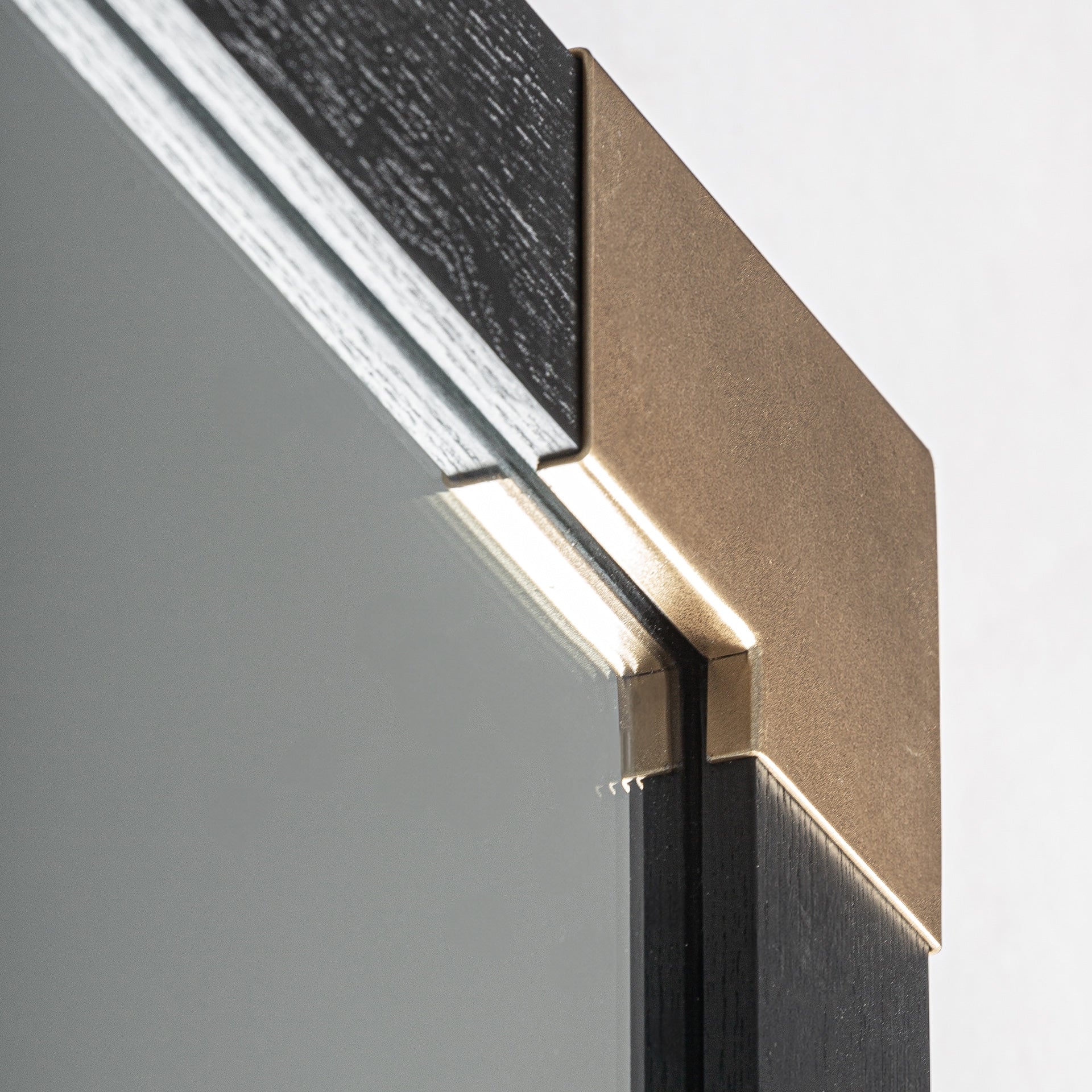 Miroir carré moderne frêne noir et doré | VICAL Delmont | REMO-HOME, mobilier design et décoration d'intérieur