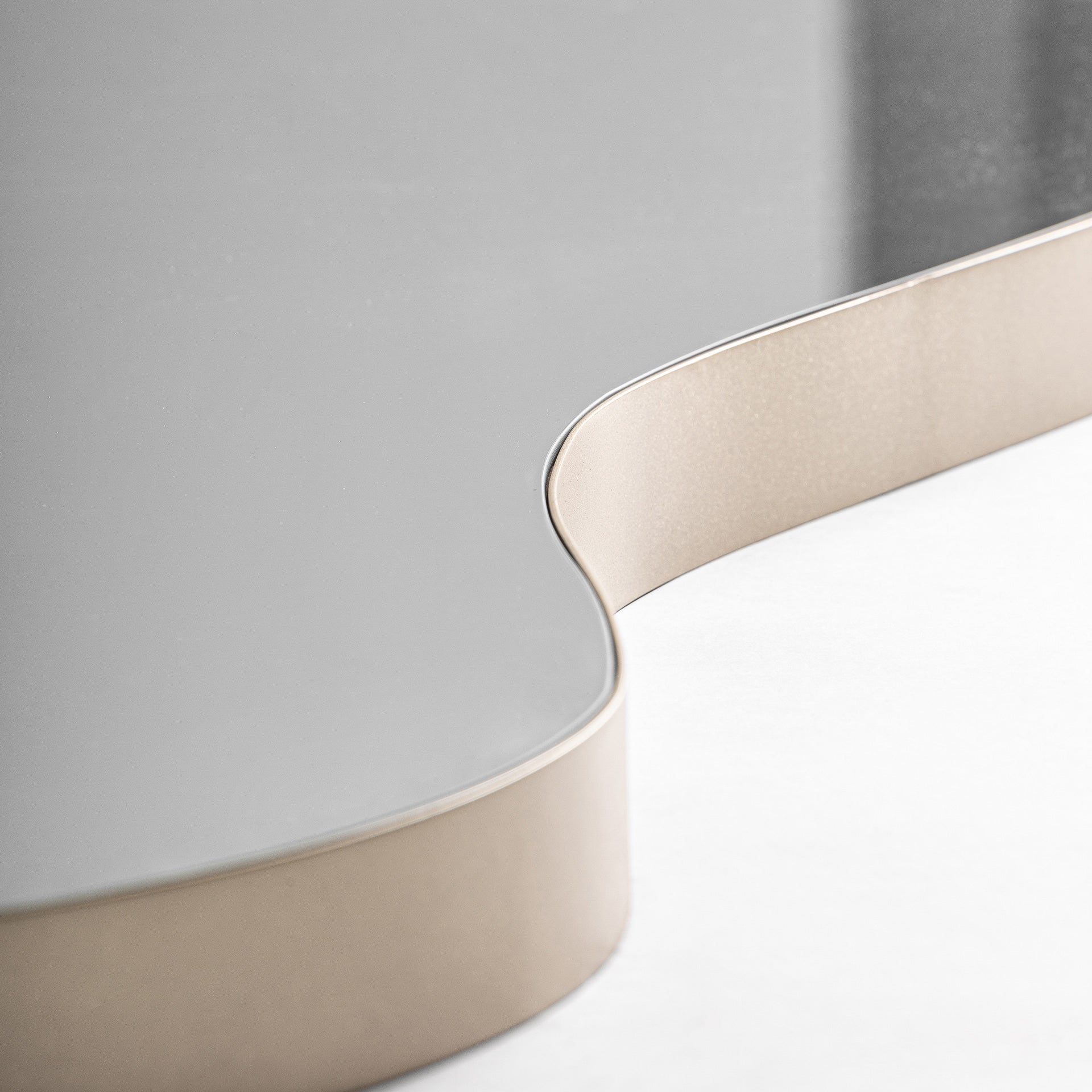 Miroir mural irrégulier métal doré | VICAL Villajo | REMO-HOME, mobilier design et décoration d'intérieur