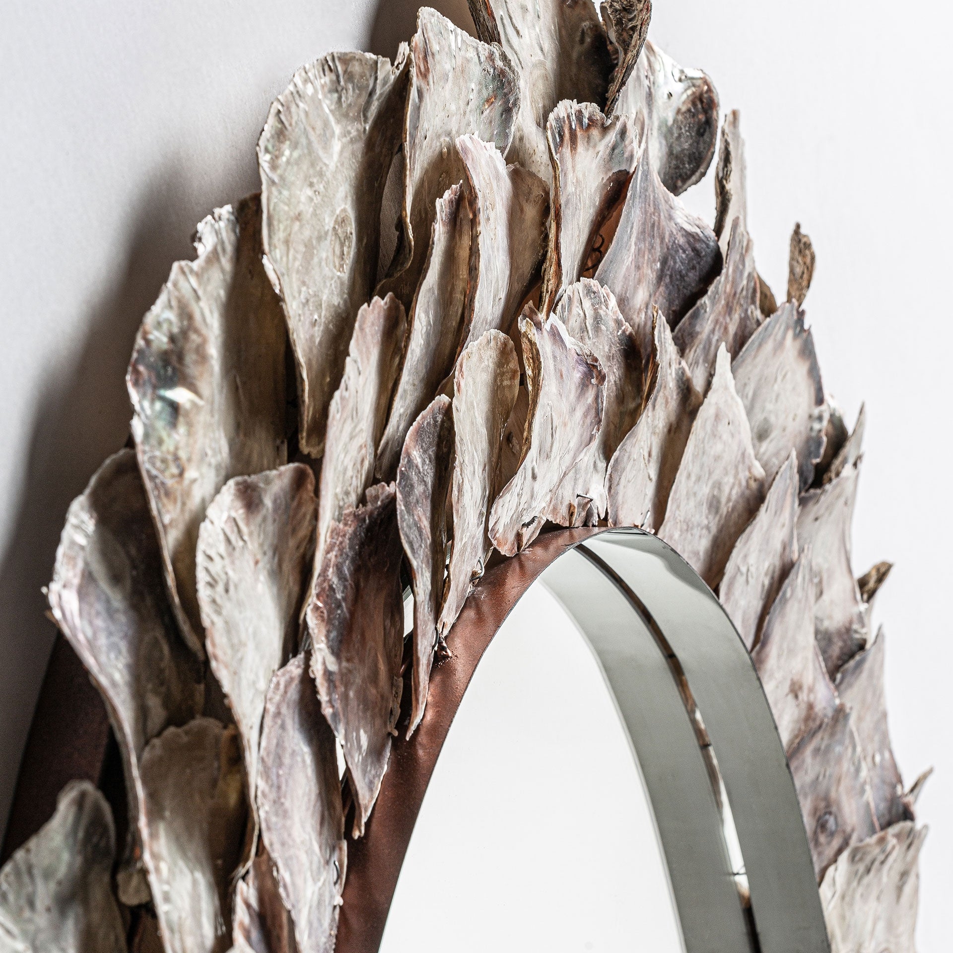 Miroir mural rond coquille d'huître ivoire | VICAL Inga | REMO-HOME, mobilier design et décoration d'intérieur