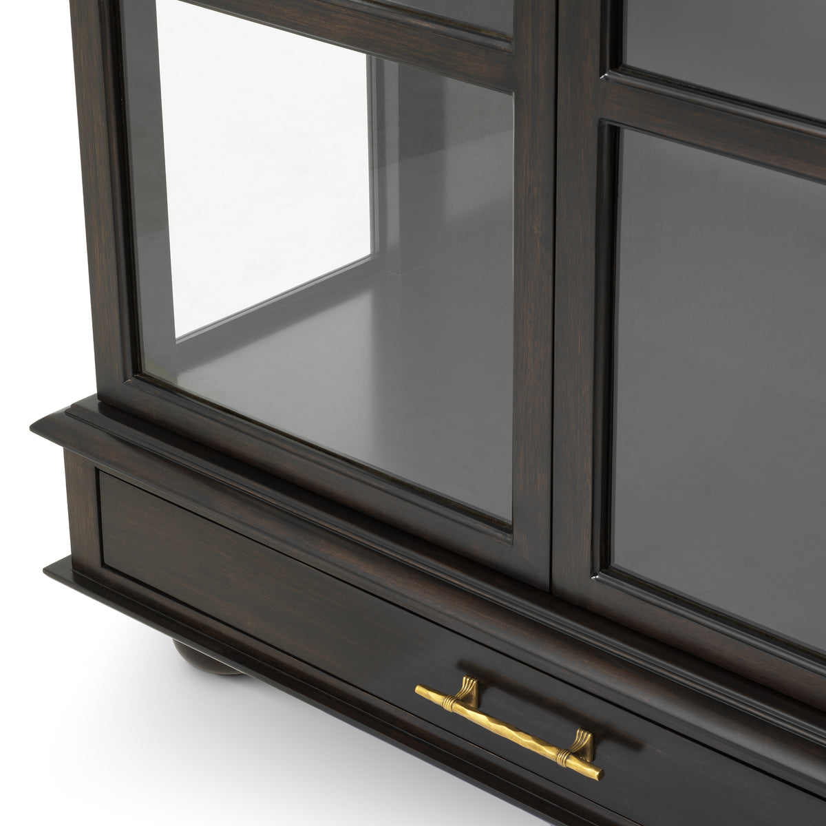 Vitrine design en satin eucalyptus veneer | Eichholtz Varick