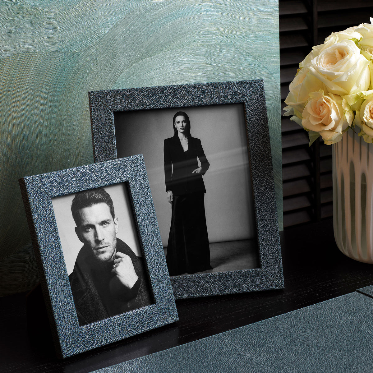 Cadre photo design luxe en bleu faux shagreen | Eichholtz Scaleo faux
