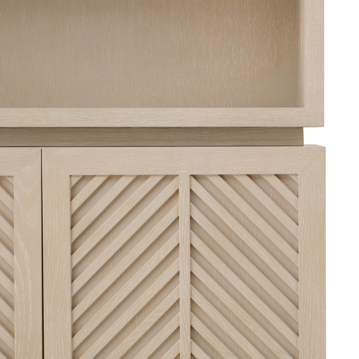 Vitrine design en washed oak veneer | Eichholtz Elvador washed