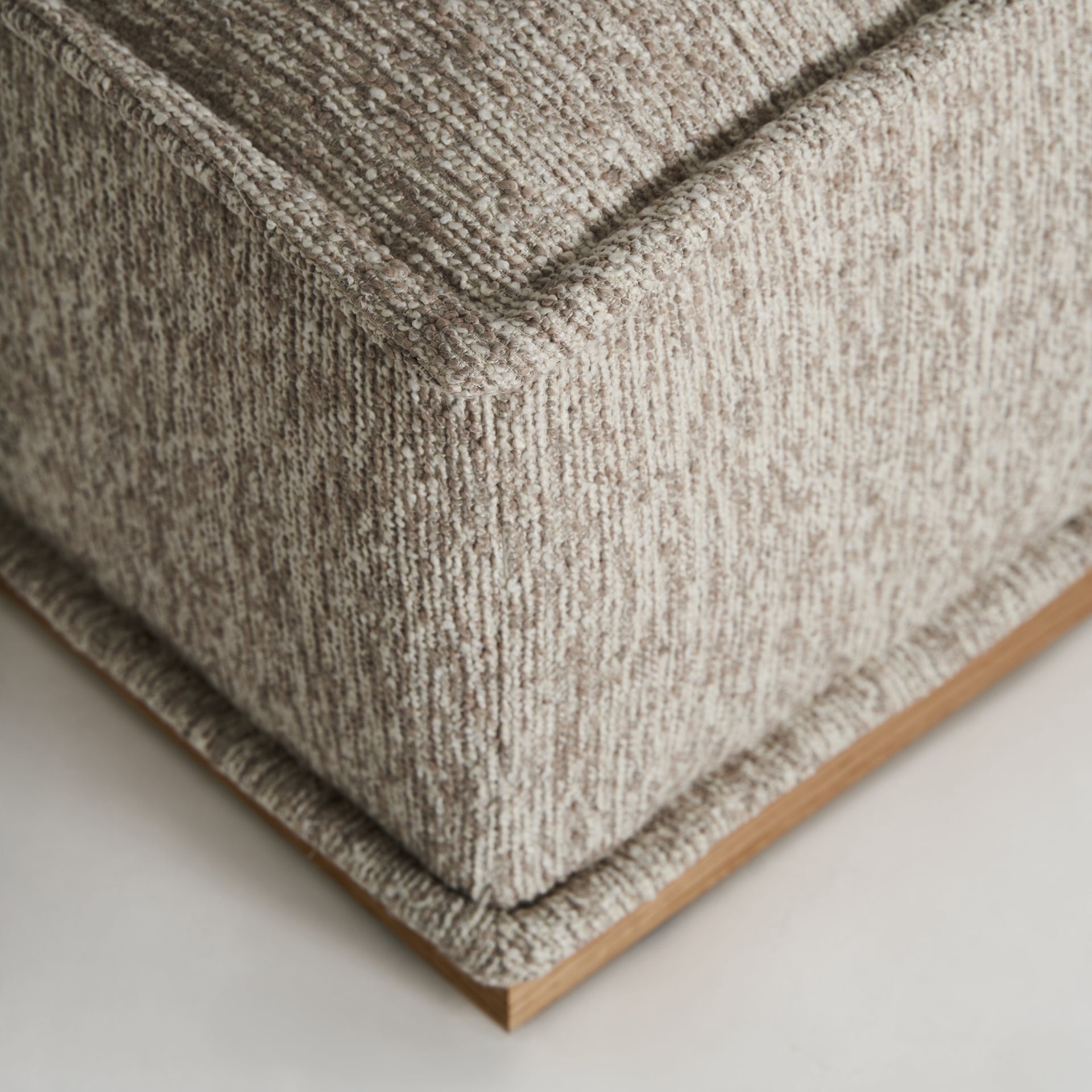 Pouf ottoman tissu beige moucheté | VICAL Vittel | REMO-HOME, mobilier design et décoration d'intérieur