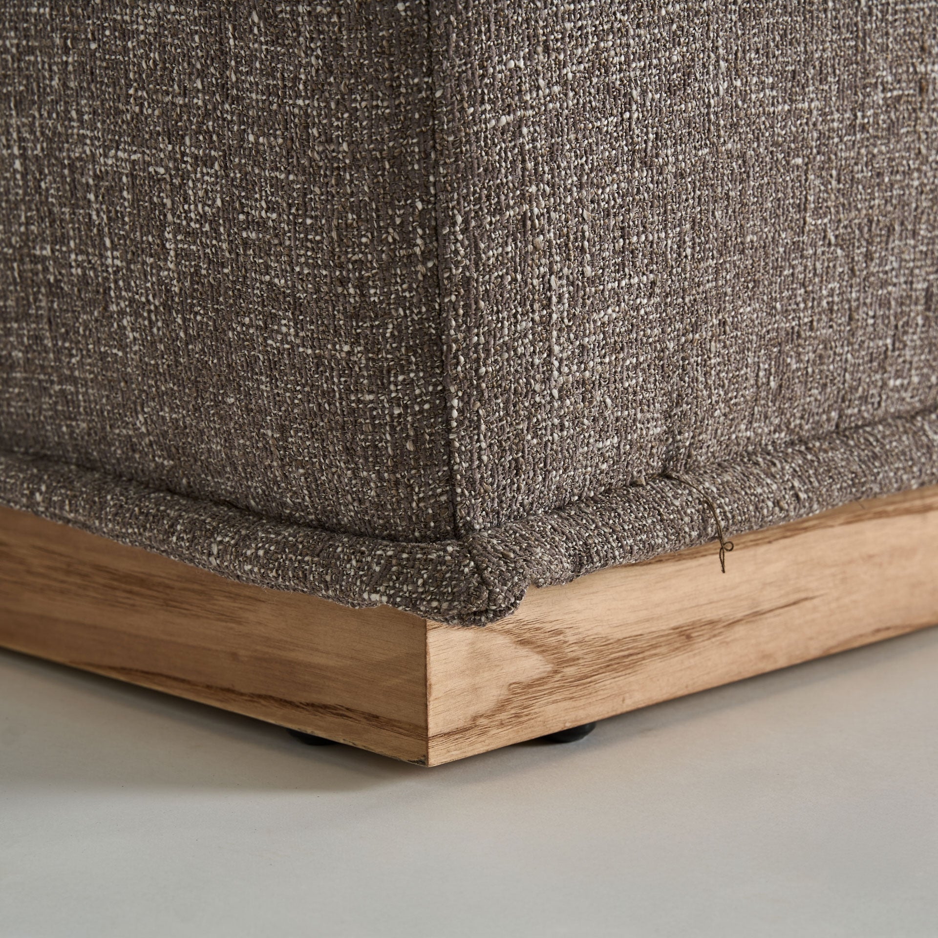 Pouf ottoman tissu brun moucheté | VICAL Aspach | REMO-HOME, mobilier design et décoration d'intérieur