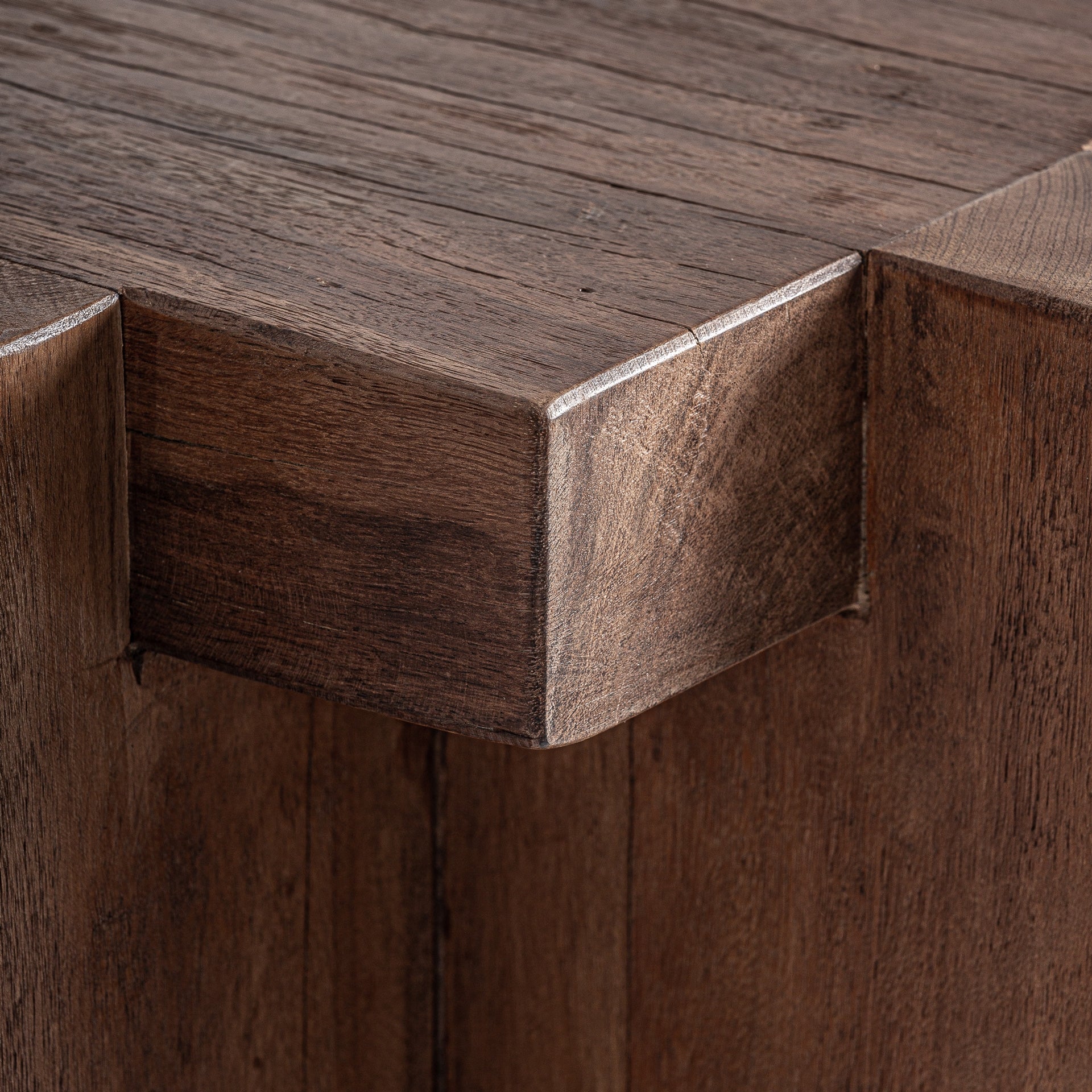 Sellette colonne bois récupéré | VICAL Brutalist | REMO-HOME, mobilier design et décoration d'intérieur