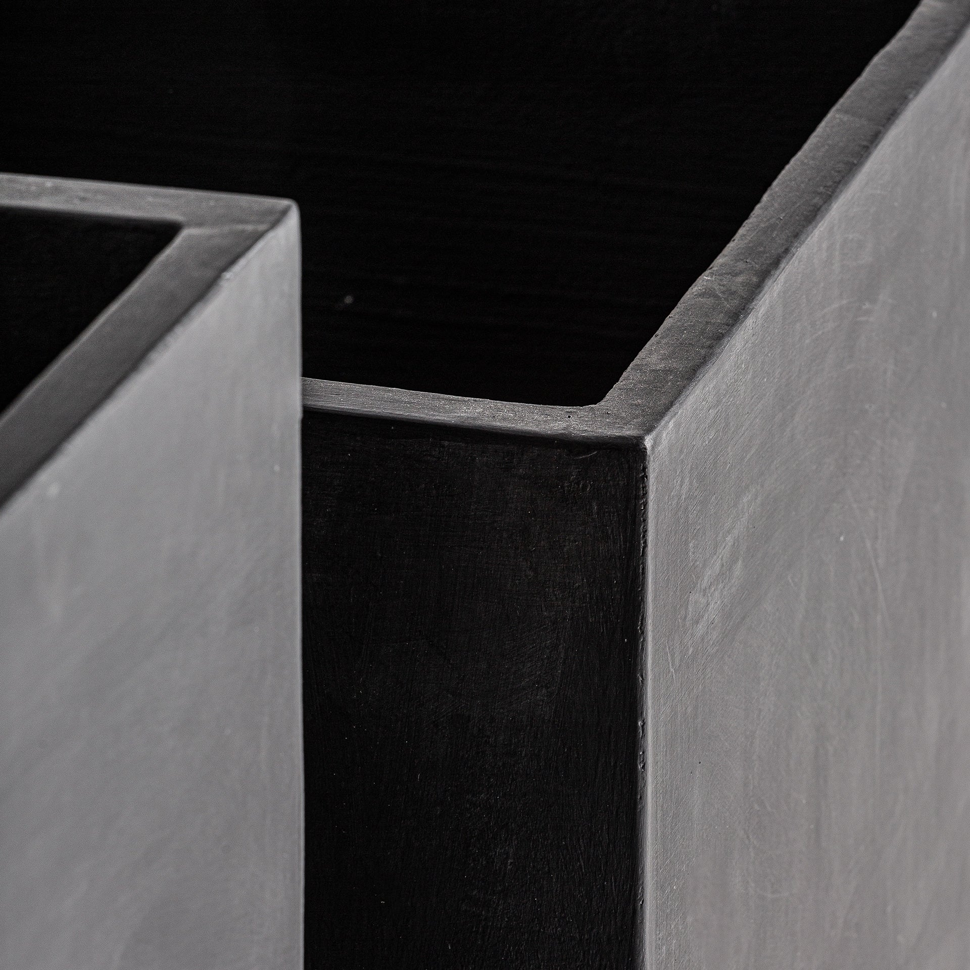 Set de 2 jardinières terre cuite noire cubique | VICAL Elio | REMO-HOME, mobilier design et décoration d'intérieur