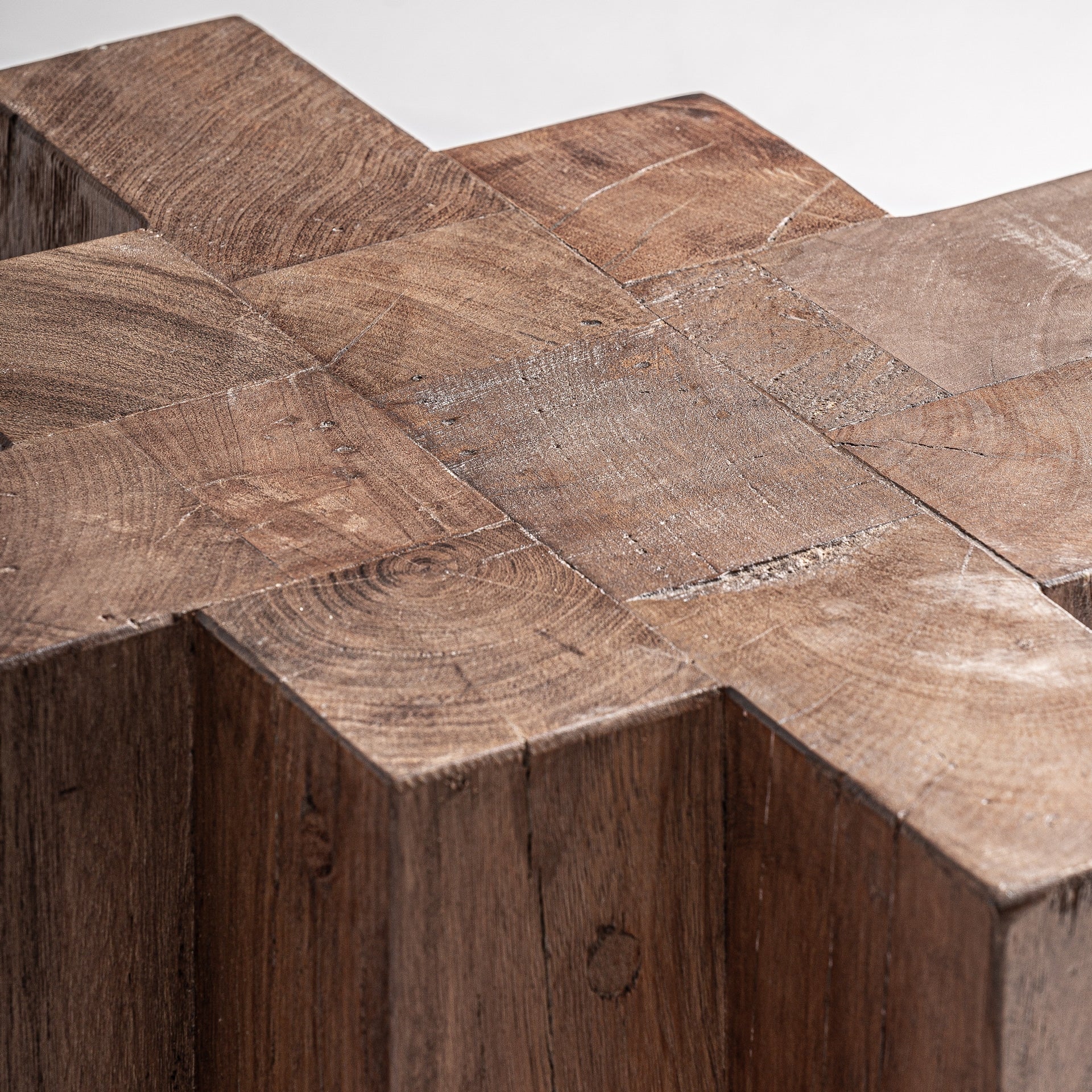 Table basse carrée bois récupéré | VICAL Brutalist | REMO-HOME, mobilier design et décoration d'intérieur