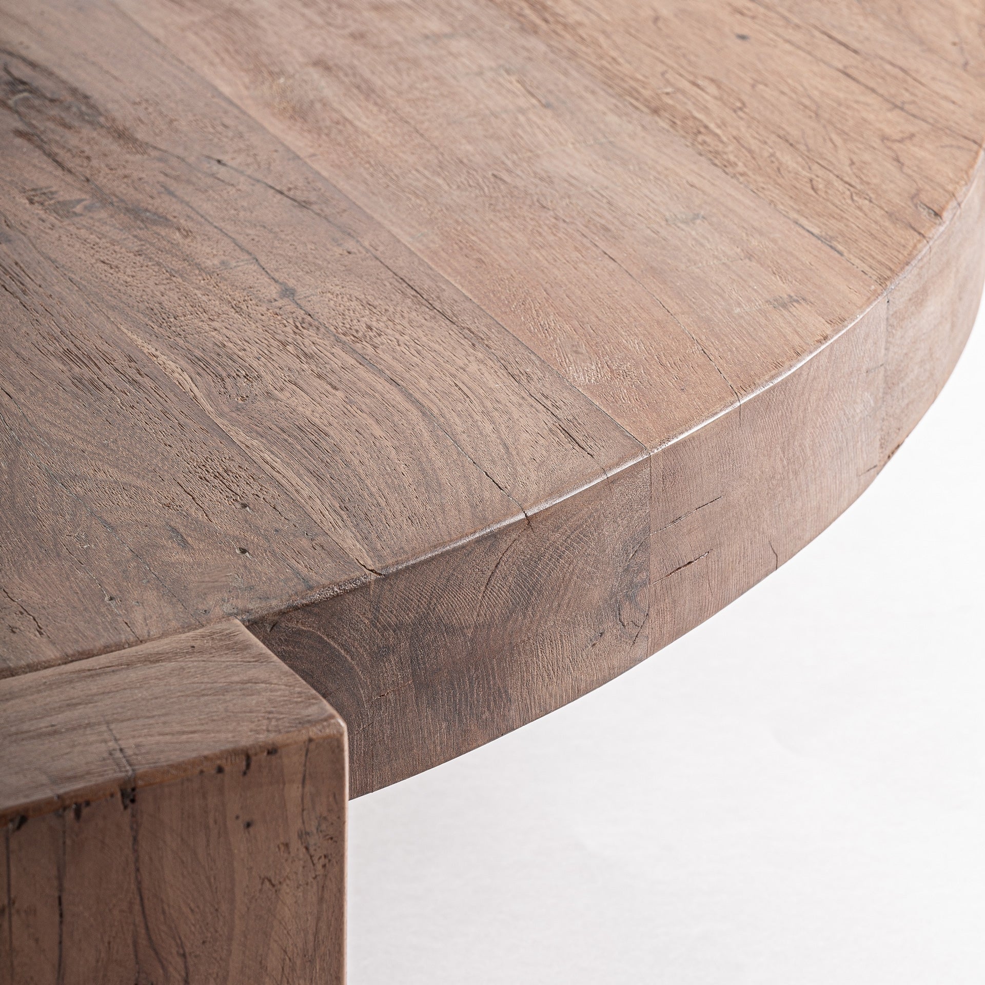 Table basse en bois massif récupéré | VICAL Brutaliste | REMO-HOME, mobilier design et décoration d'intérieur