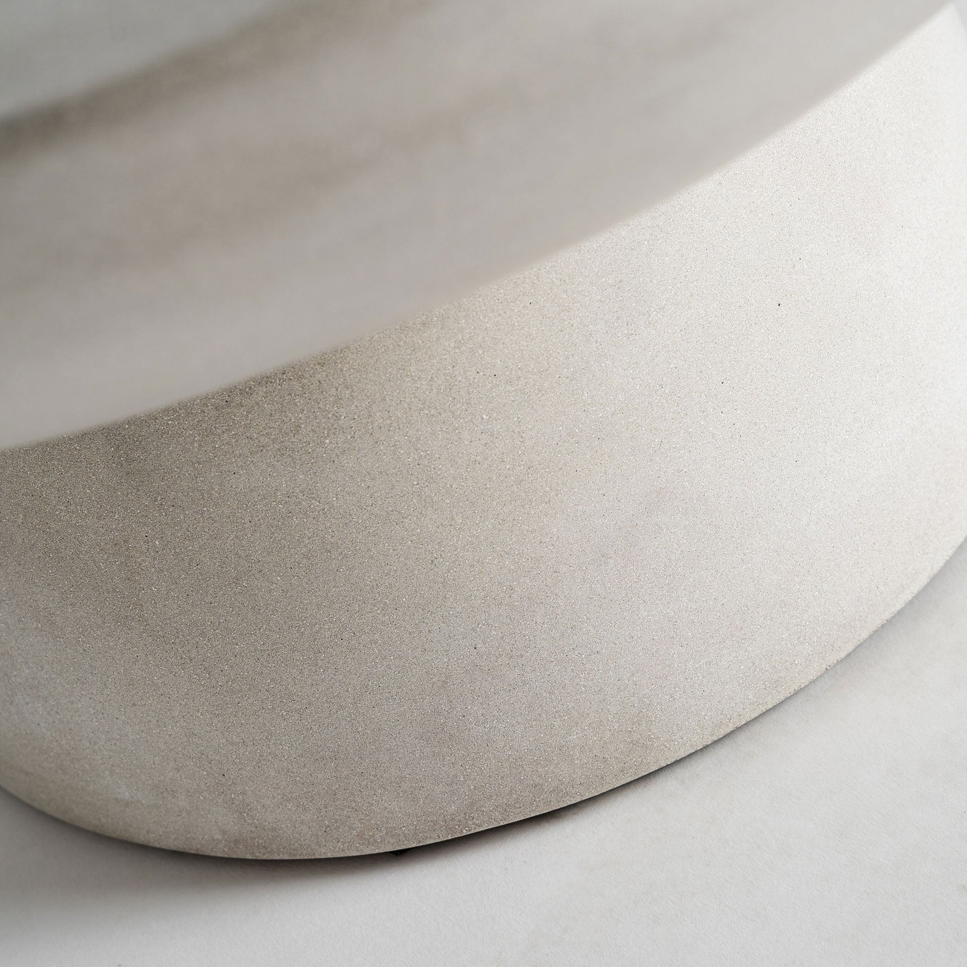 Table basse grès gris mat | VICAL Cles | REMO-HOME, mobilier design et décoration d'intérieur