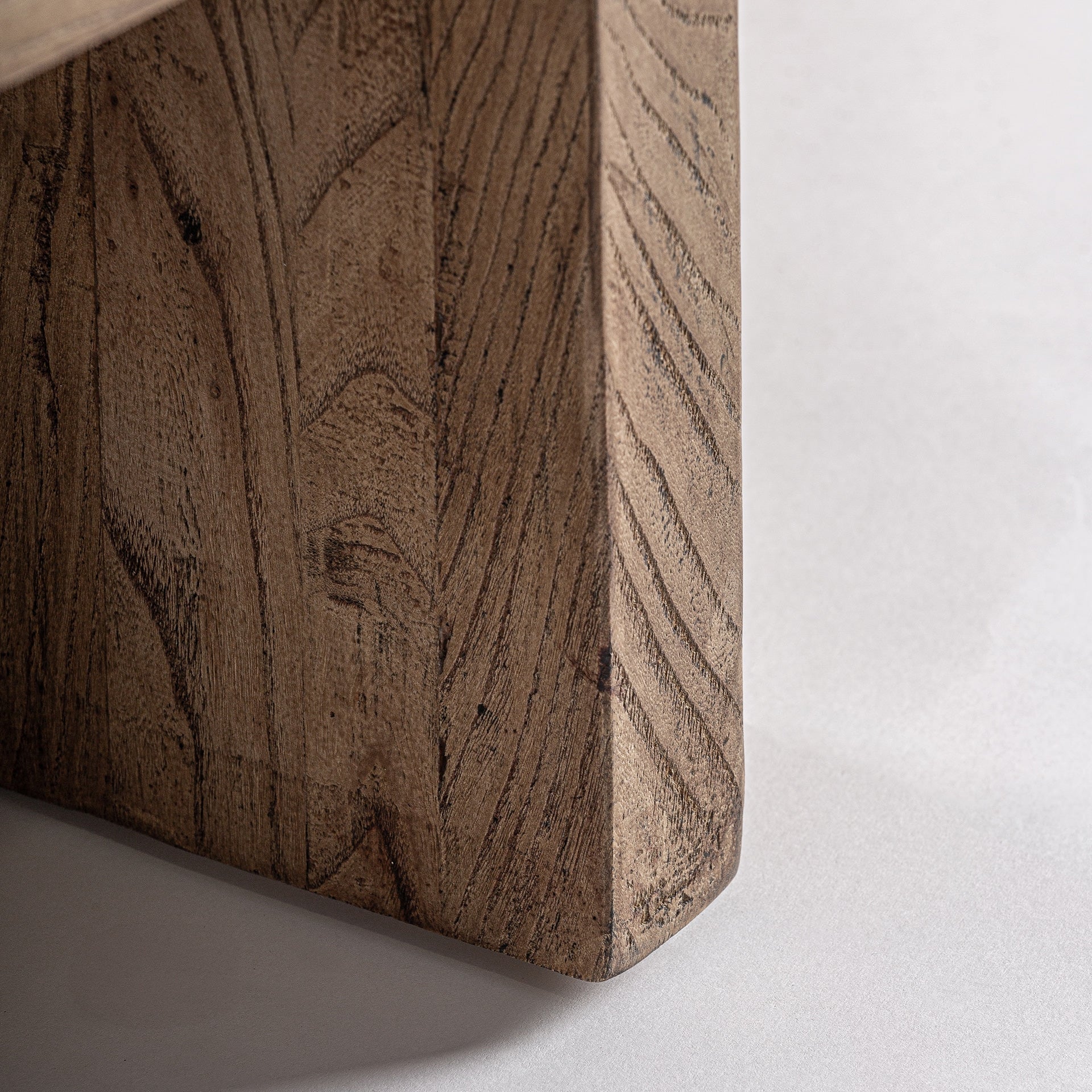 Table basse ronde en bois d'orme brun | VICAL Norvik | REMO-HOME, mobilier design et décoration d'intérieur