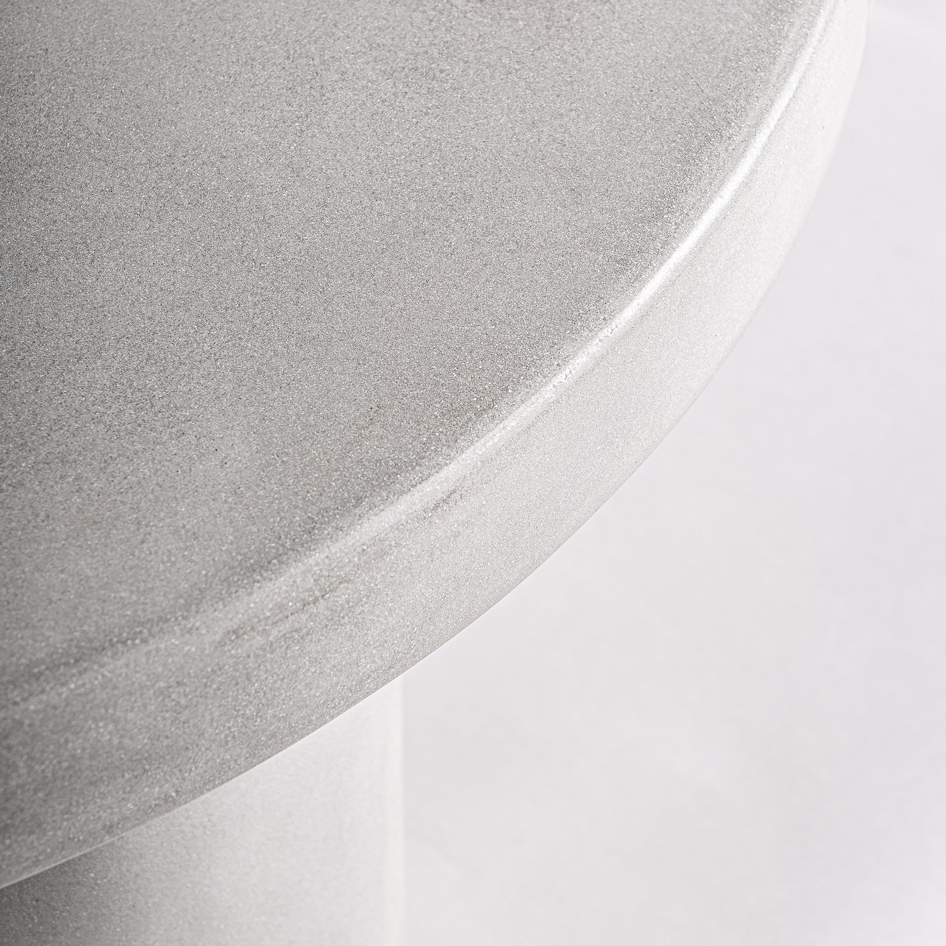 Table basse ronde grès gris | VICAL Cles | REMO-HOME, mobilier design et décoration d'intérieur