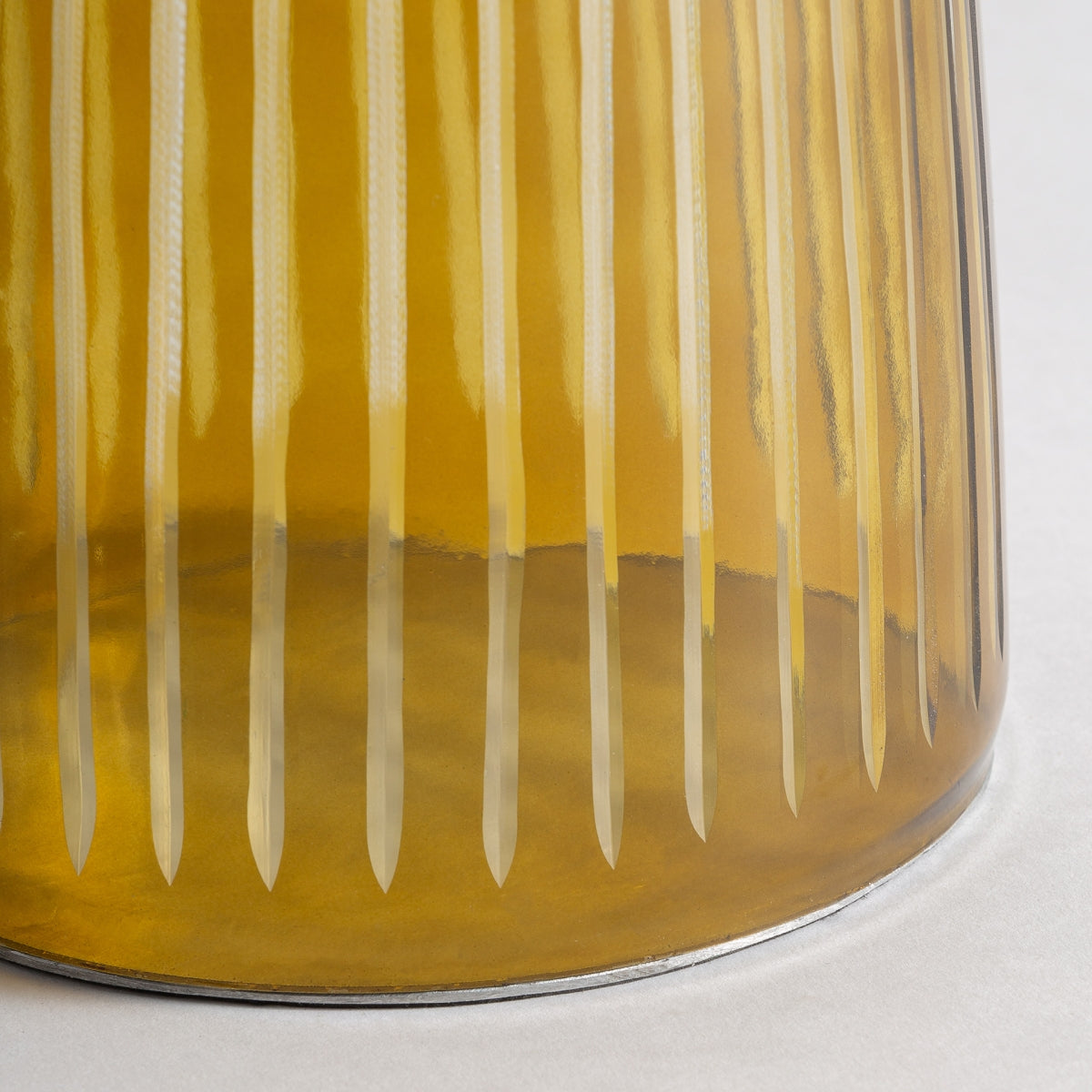 Table d'appoint en verre soufflé jaune | VICAL Dalsbida | REMO-HOME, mobilier design et décoration d'intérieur