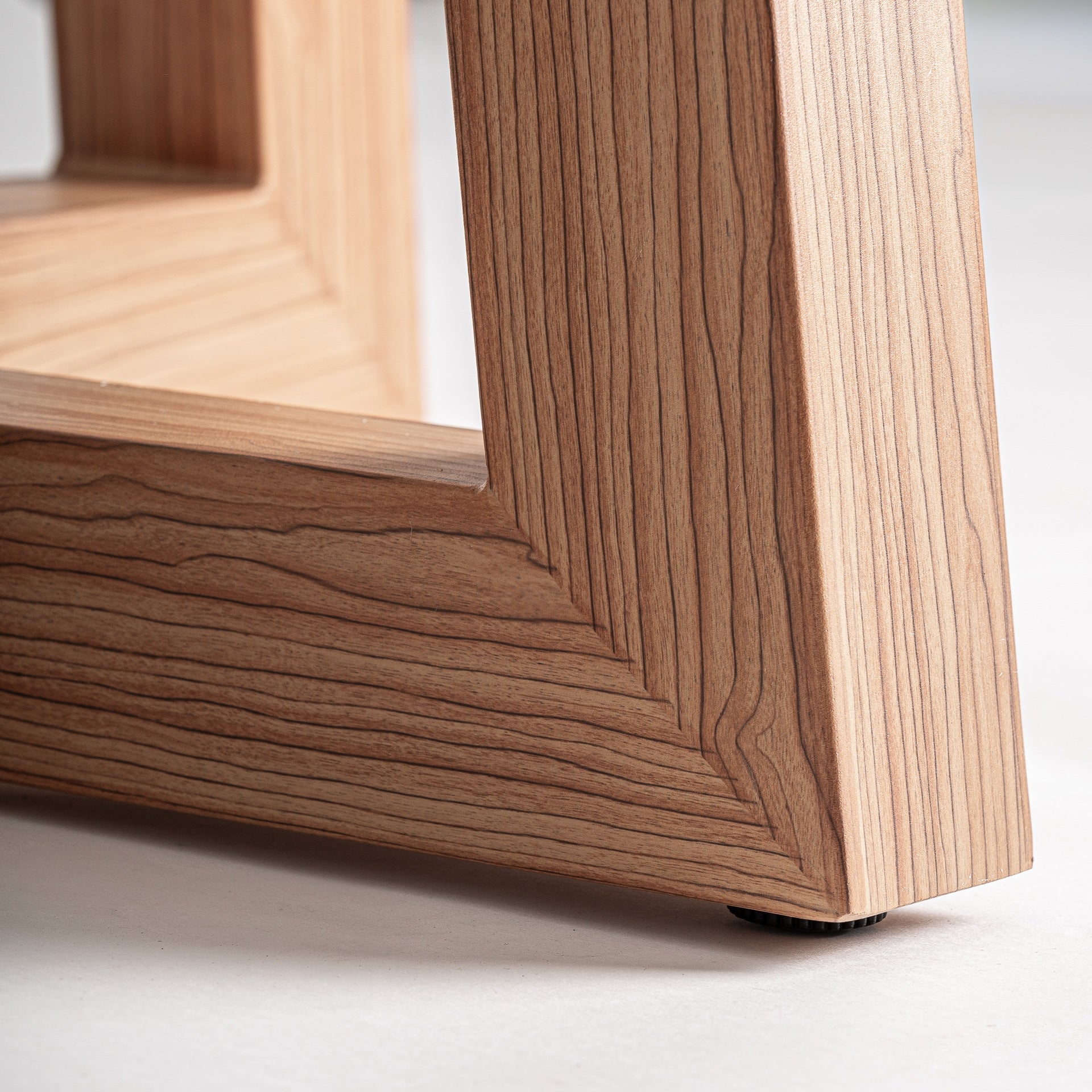 Table de salon ronde béton blanc cassé aluminium | VICAL Koshena  | REMO-HOME, mobilier design et décoration d'intérieur