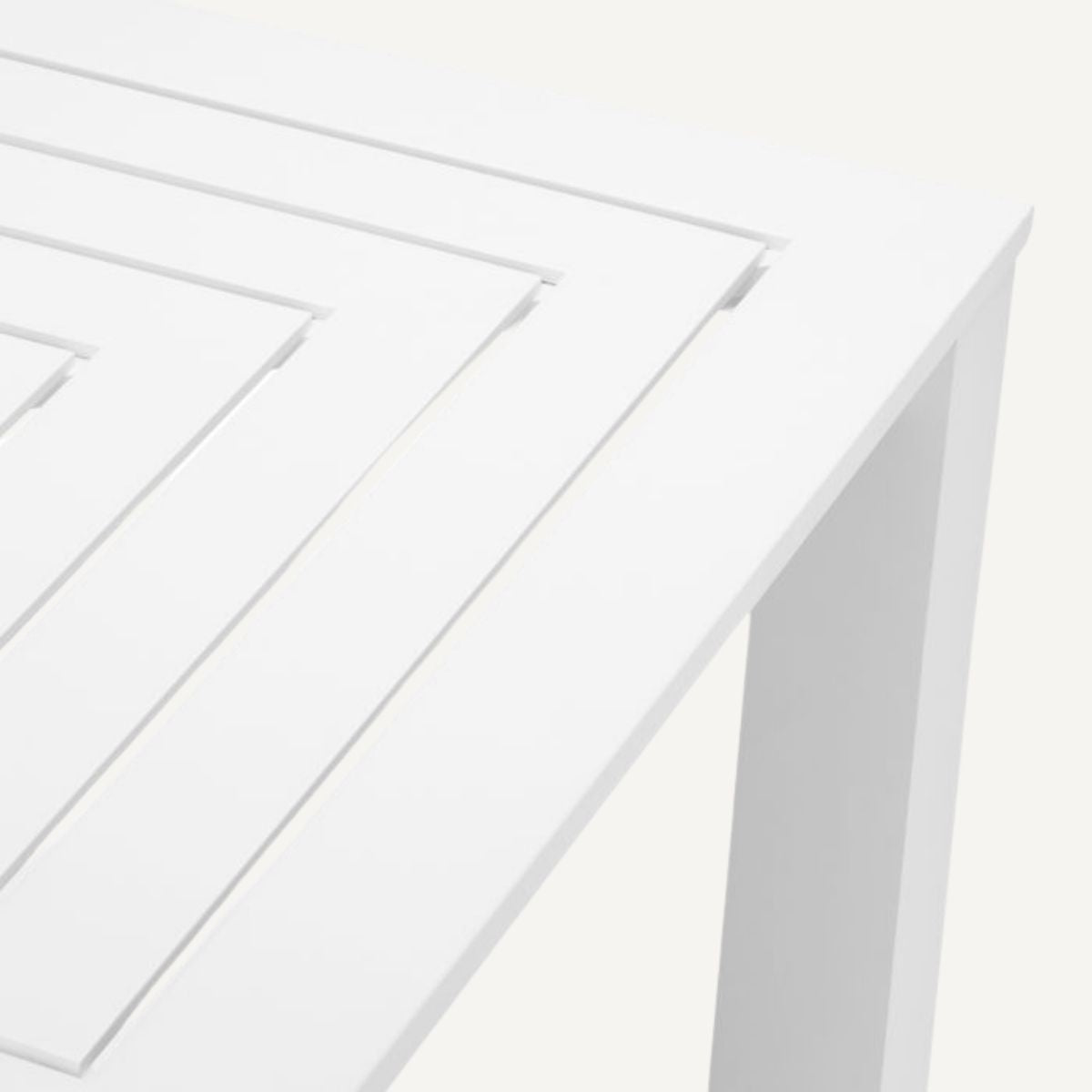 Table extérieure en métal blanc | Eichholtz Vistamar | REMO-HOME, mobilier et décoration d'intérieur
