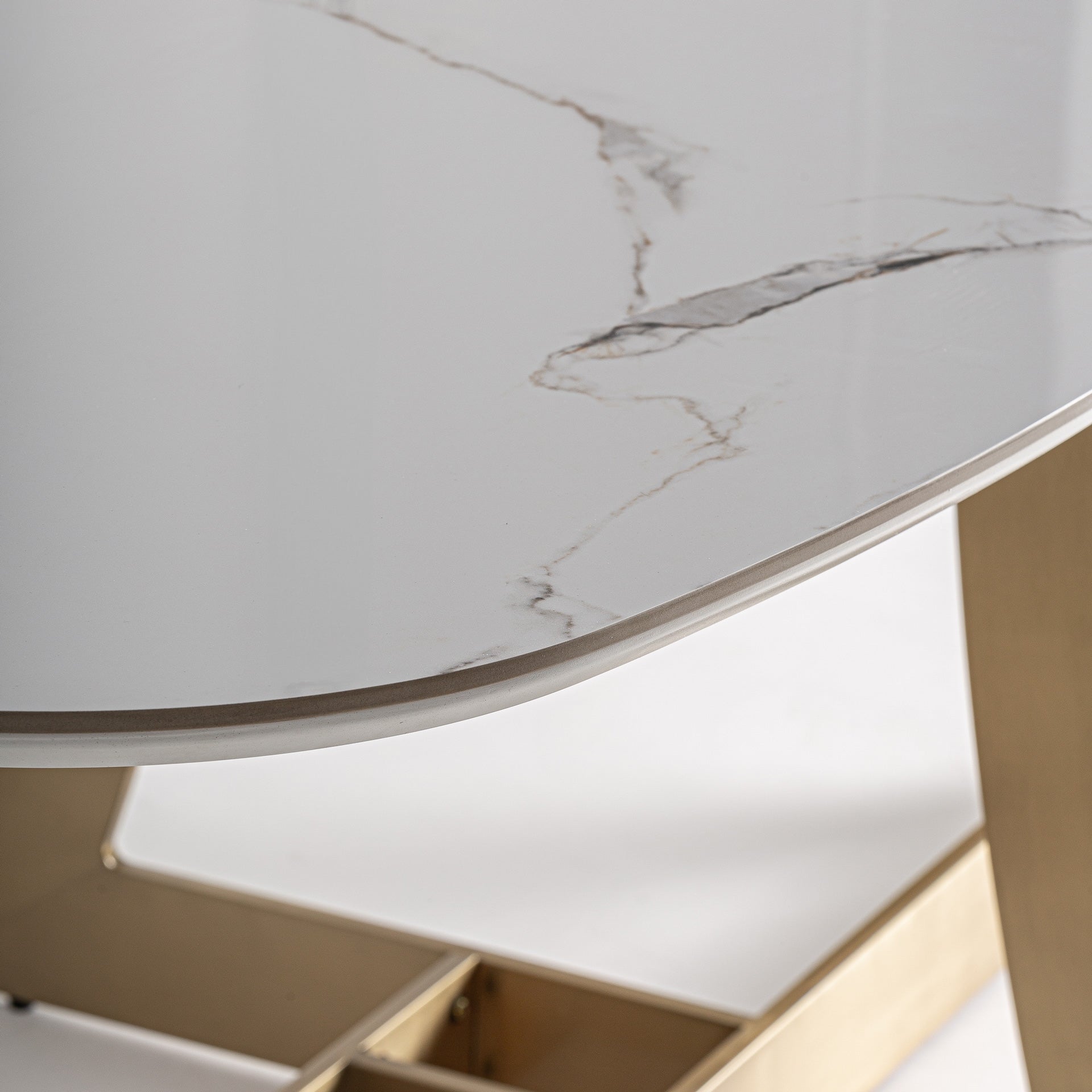 Table salon art déco blanche & dorée | VICAL Jussey | REMO-HOME, mobilier design et décoration d'intérieur