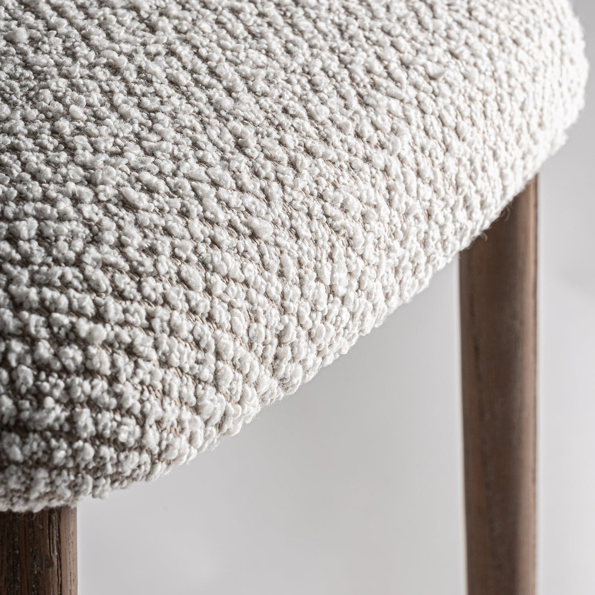 Tabouret de bar en tissu beige | Vical Gerb | REMO-HOME, mobilier design et décoration d'intérieur