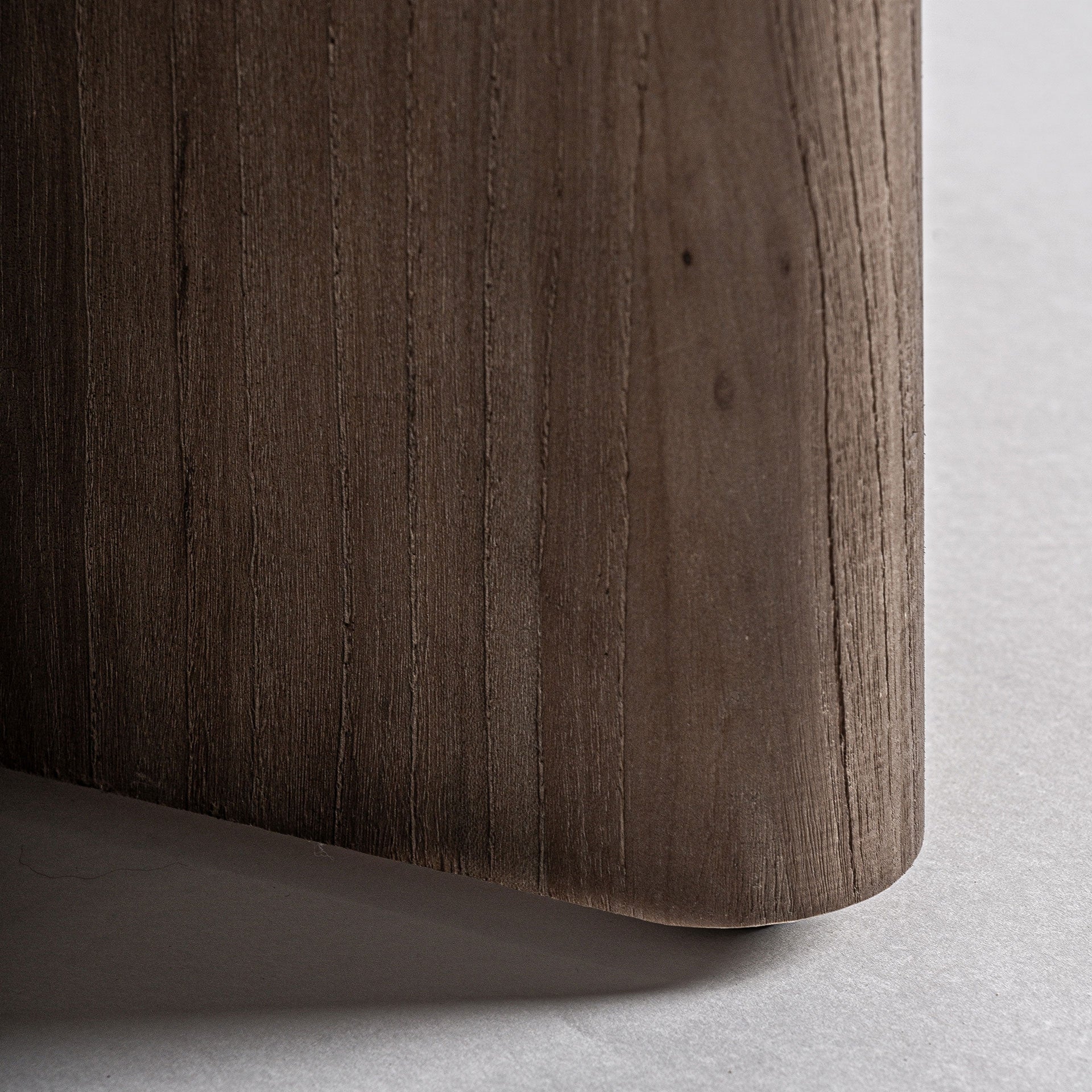 Tabouret rond bois d'orme sculptural marron | VICAL Jacquard | REMO-HOME, mobilier design et décoration d'intérieur