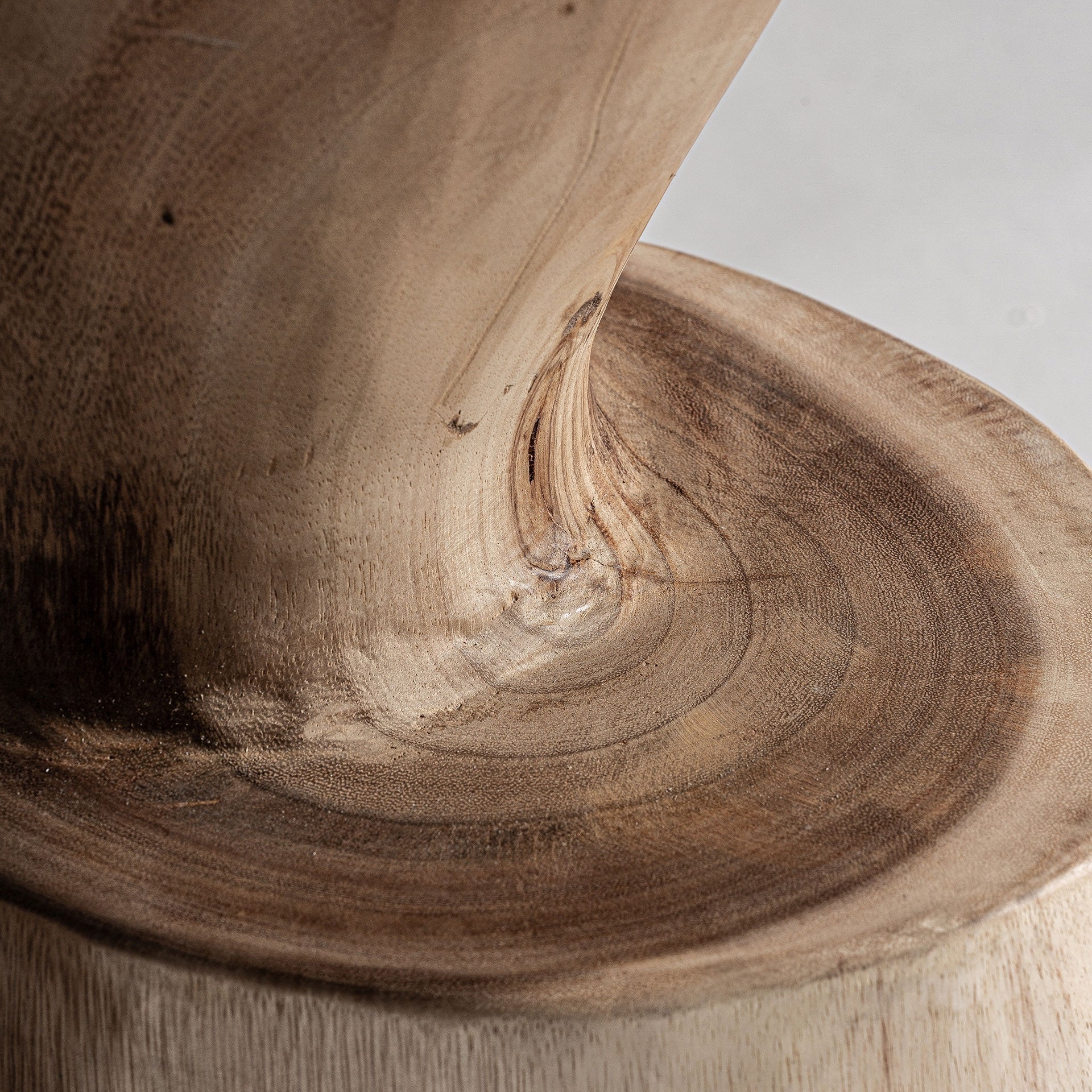 Tabouret sculptural bois de suar massif naturel  | VICAL Aprica | REMO-HOME, mobilier design et décoration d'intérieur