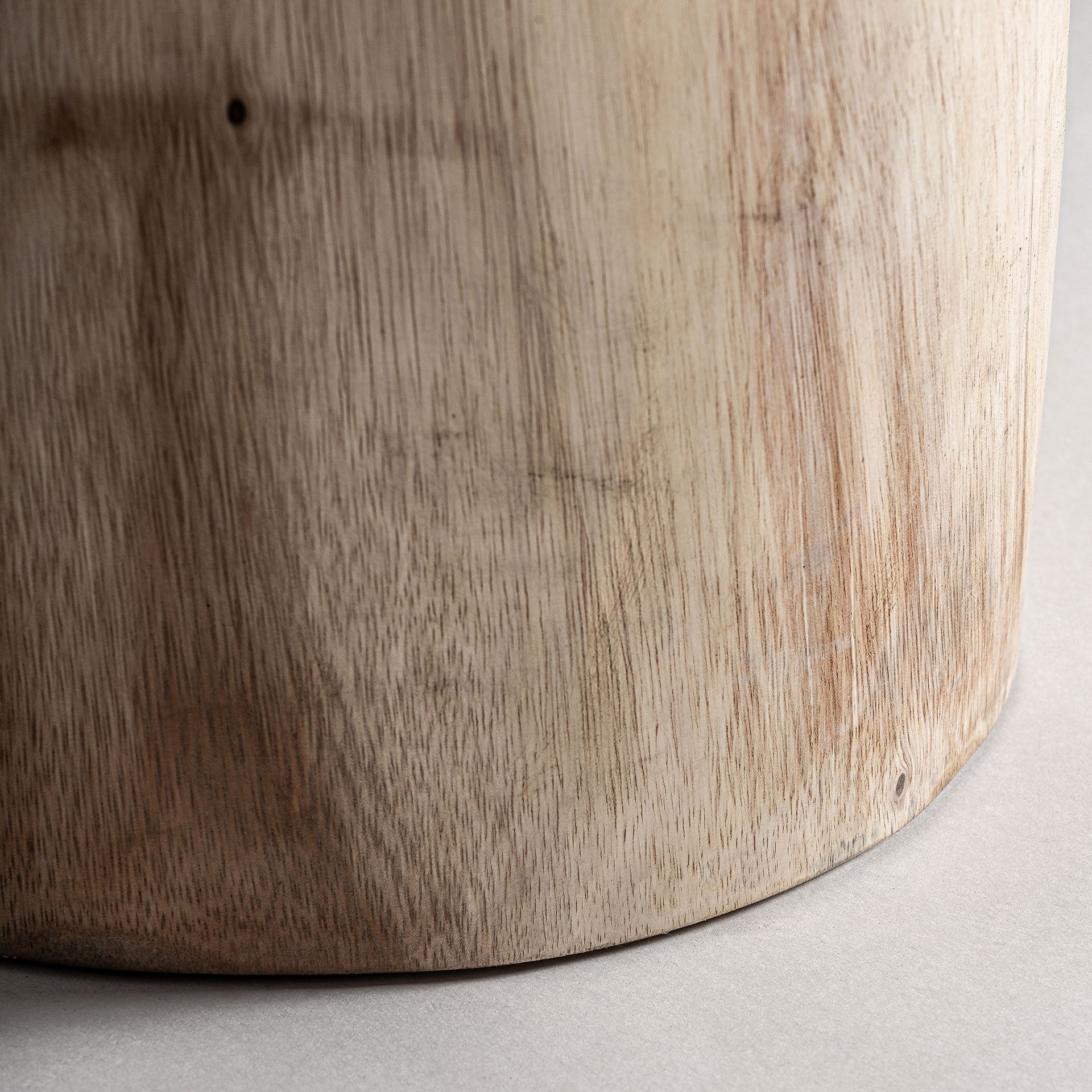 Tabouret sculptural bois de suar massif naturel  | VICAL Aprica | REMO-HOME, mobilier design et décoration d'intérieur