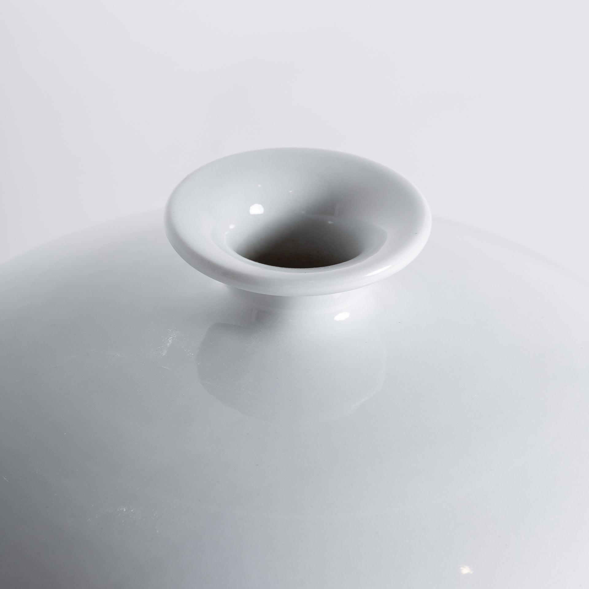 Vase céramique blanc brillant art déco | VICAL Jelen | REMO-HOME, mobilier design et décoration d'intérieur