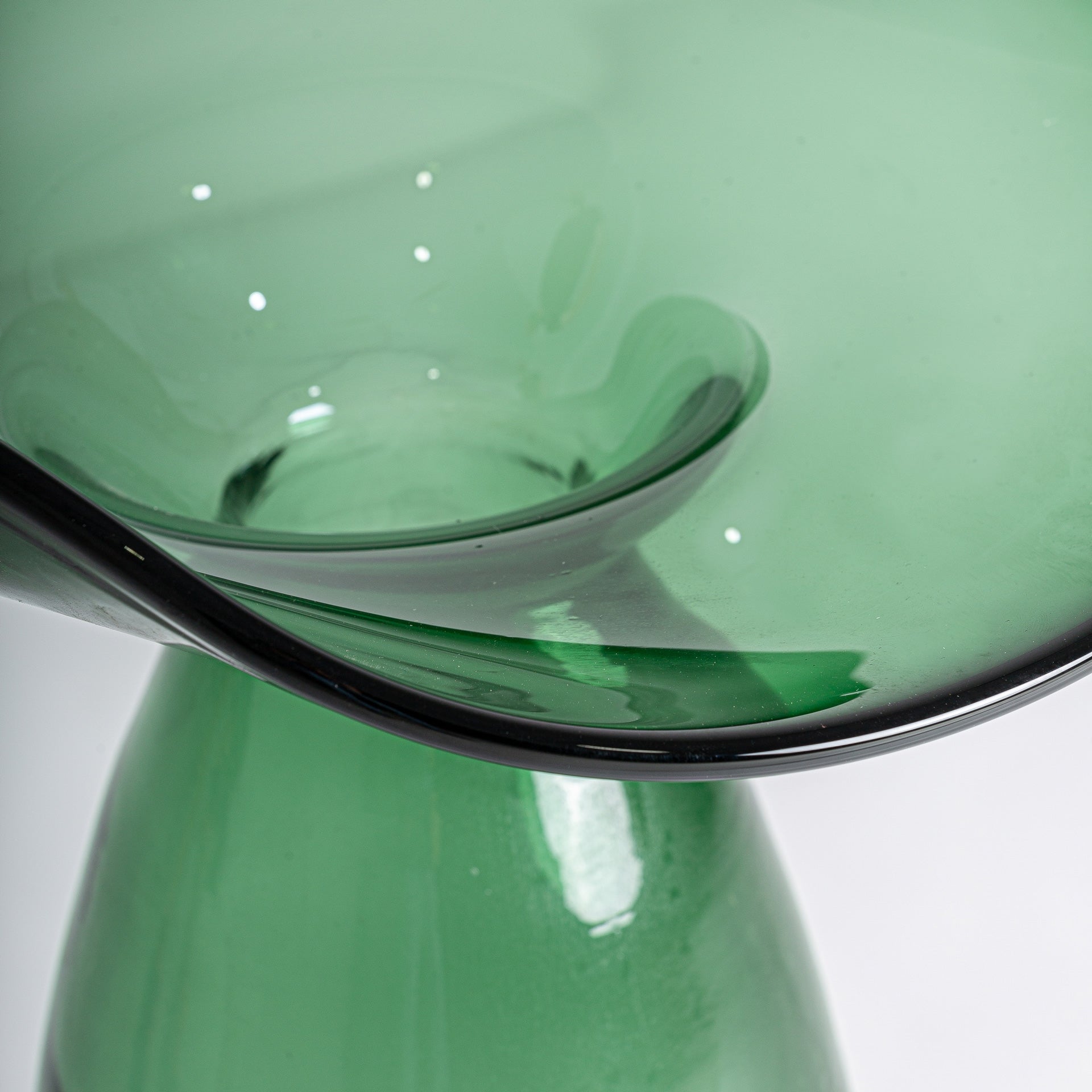 Vase en verre vert translucide 55cm | VICAL Akari | REMO-HOME, mobilier design et décoration d'intérieur