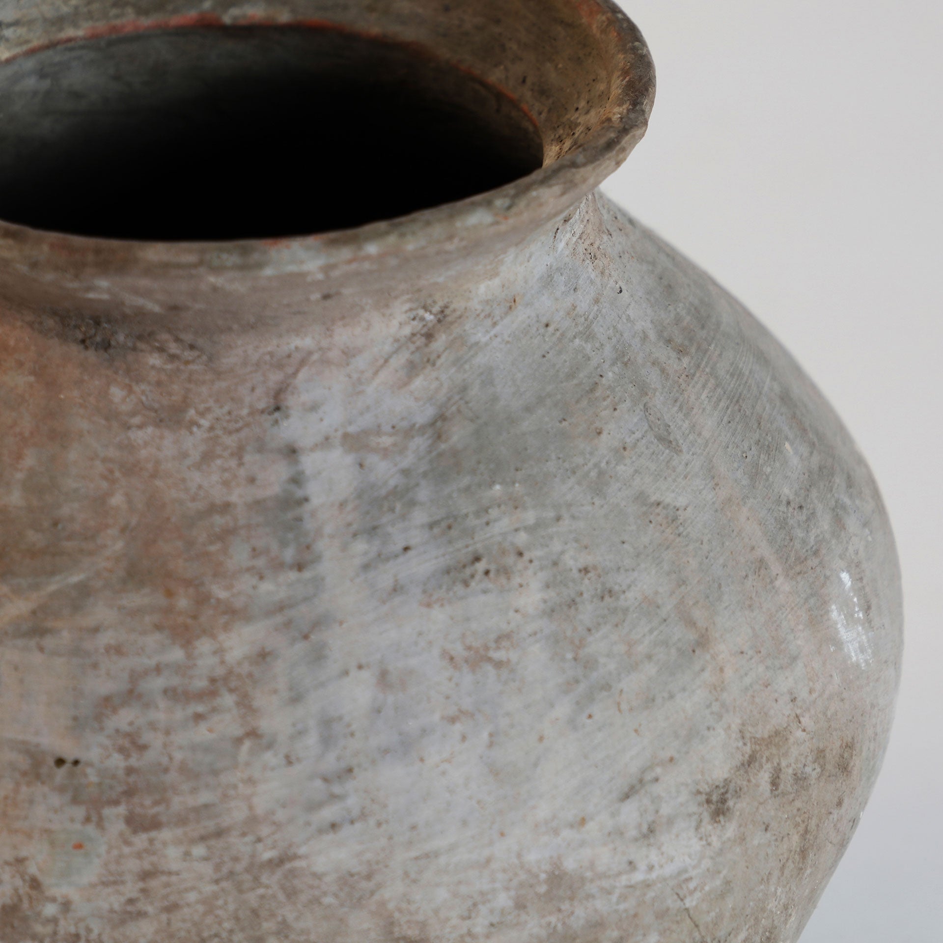 Vase terracotta grise vieillie | VICAL Krisse | REMO-HOME, mobilier design et décoration d'intérieur