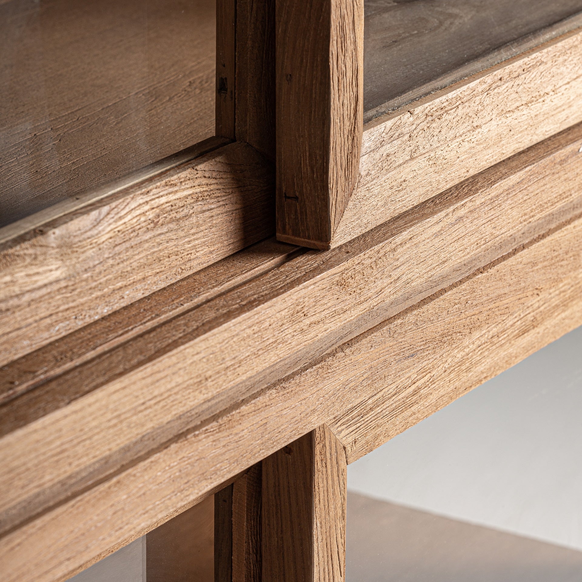 Vitrine bois de teck marron | VICAL | REMO-HOME, mobilier design et décoration d'intérieur