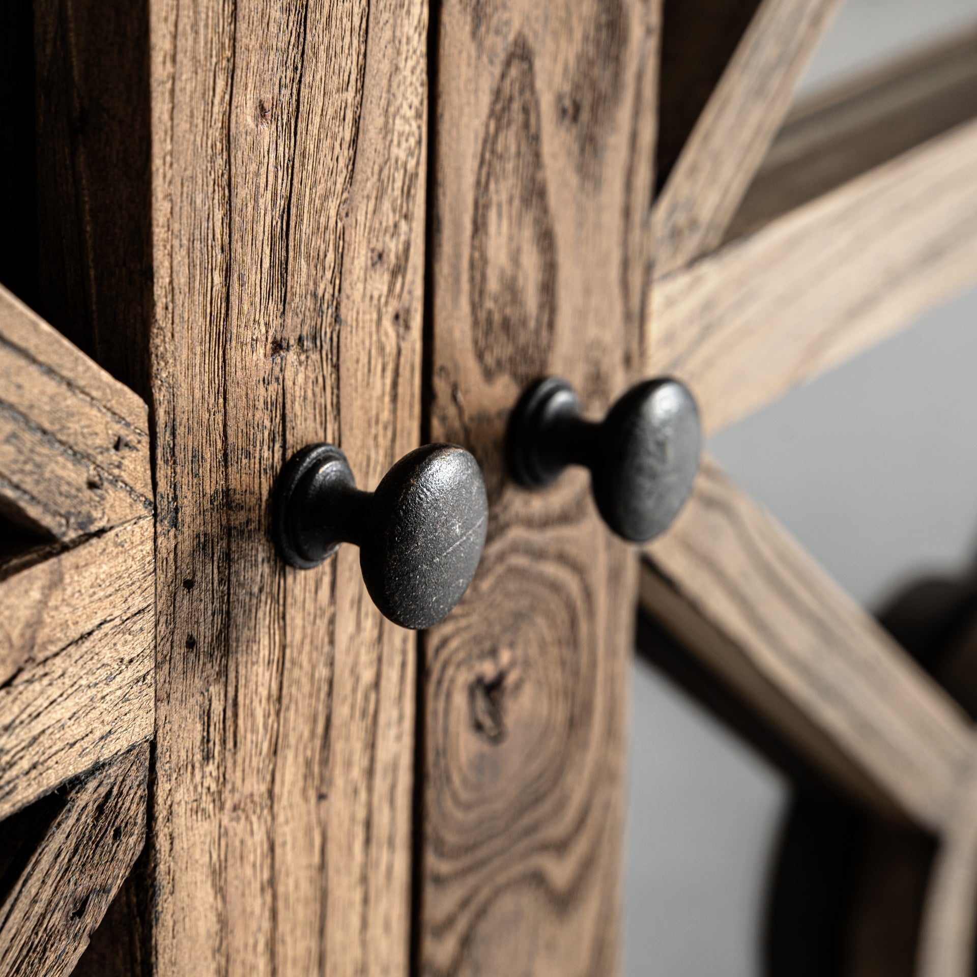 Vitrine haute bois d'orme marron | VICAL Norvik | REMO-HOME, mobilier design et décoration d'intérieur